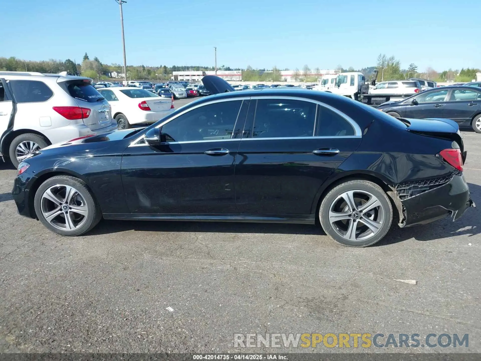 14 Photograph of a damaged car WDDZF4KB1KA522389 MERCEDES-BENZ E 300 2019
