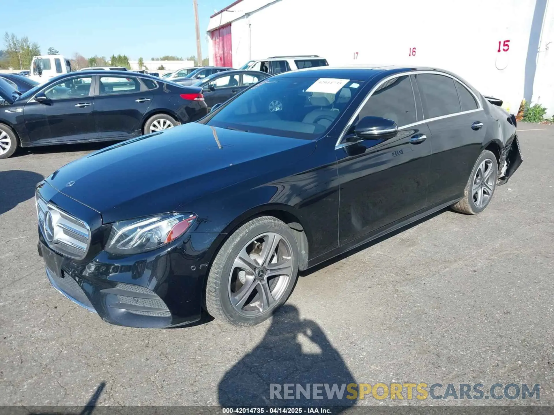 2 Photograph of a damaged car WDDZF4KB1KA522389 MERCEDES-BENZ E 300 2019