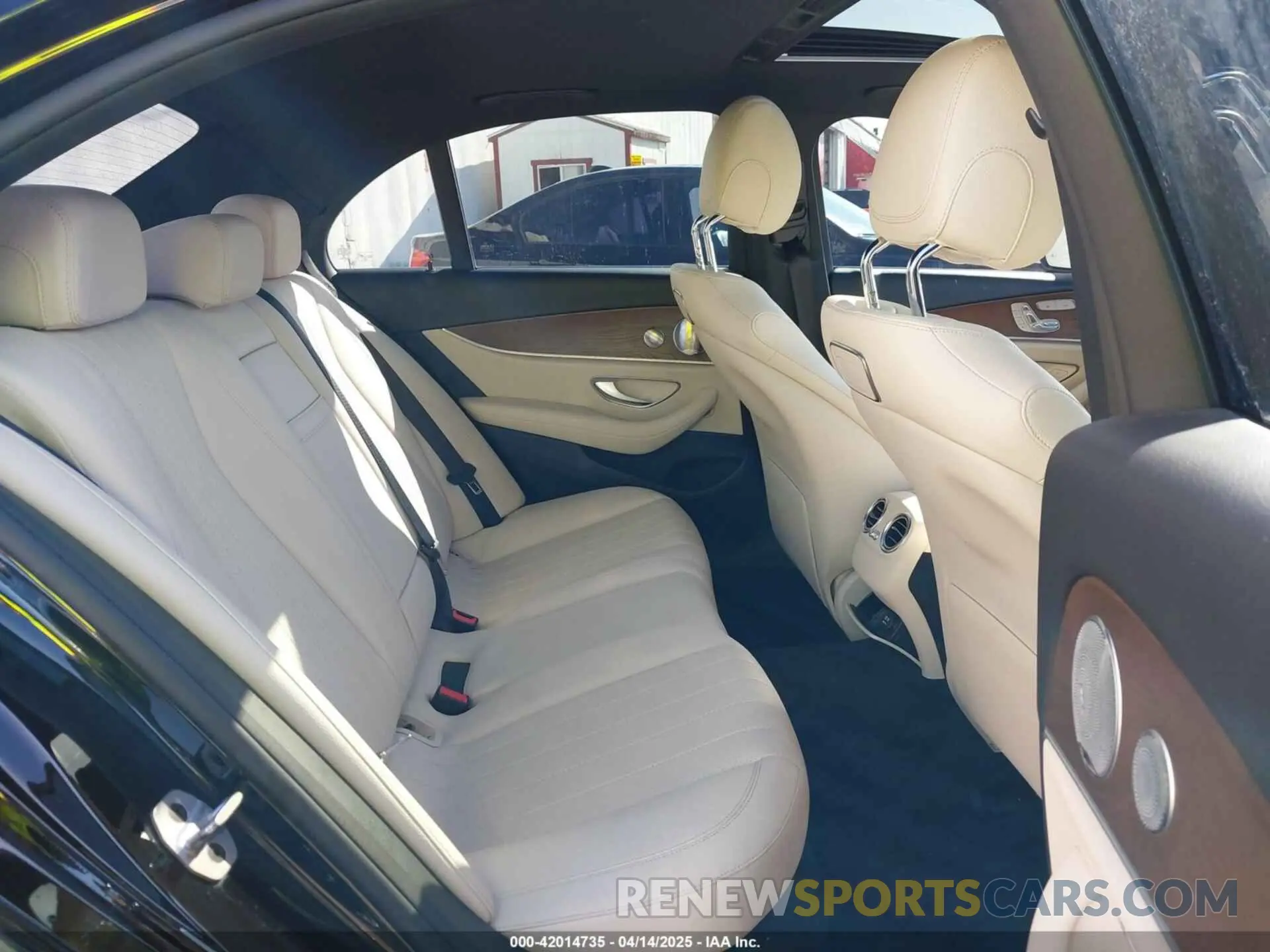 8 Photograph of a damaged car WDDZF4KB1KA522389 MERCEDES-BENZ E 300 2019
