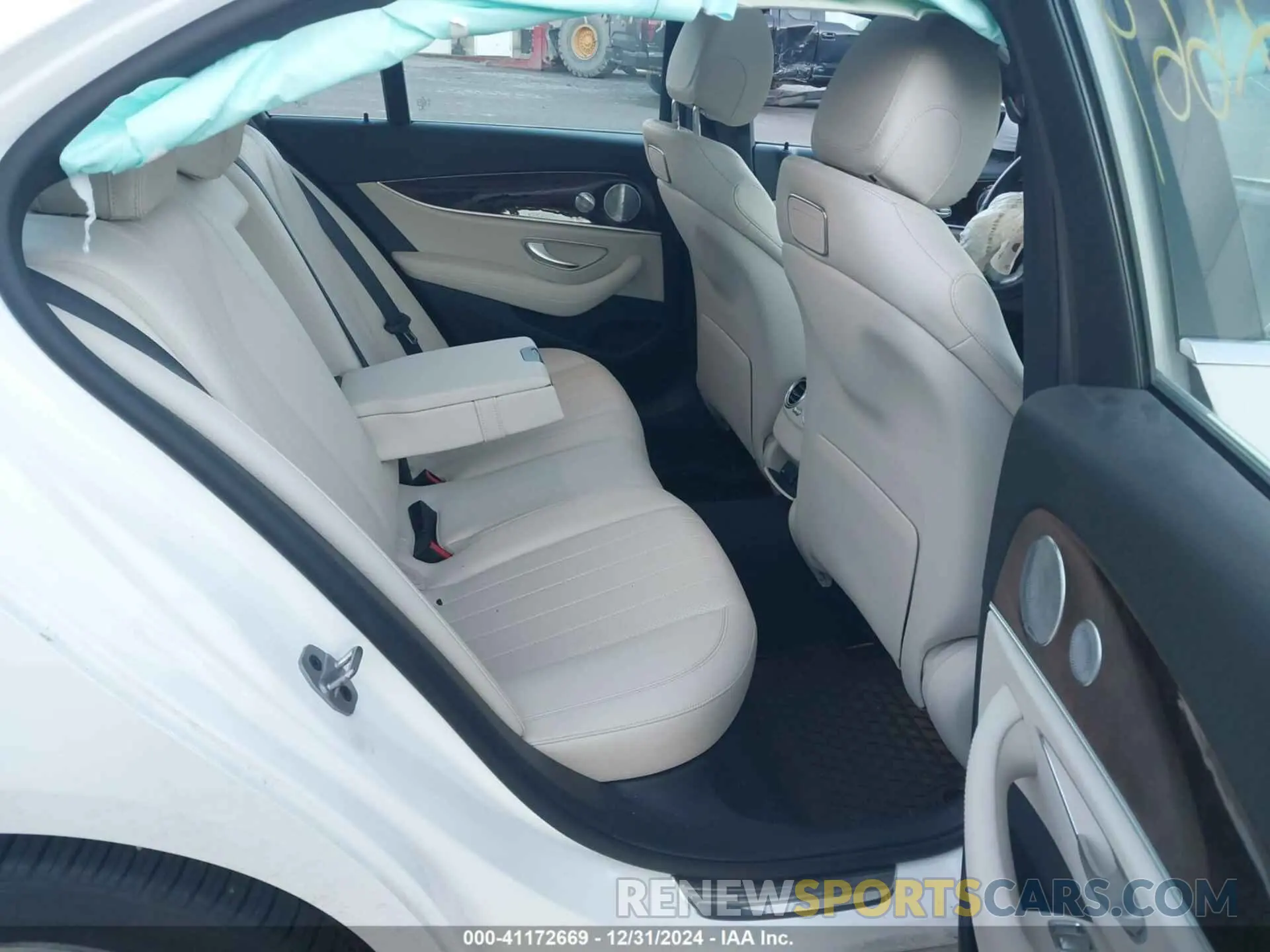 8 Photograph of a damaged car WDDZF4KB2KA609220 MERCEDES-BENZ E 300 2019