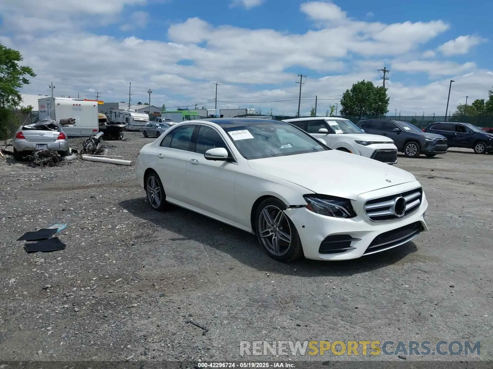 1 Photograph of a damaged car WDDZF4KB3KA525715 MERCEDES-BENZ E 300 2019
