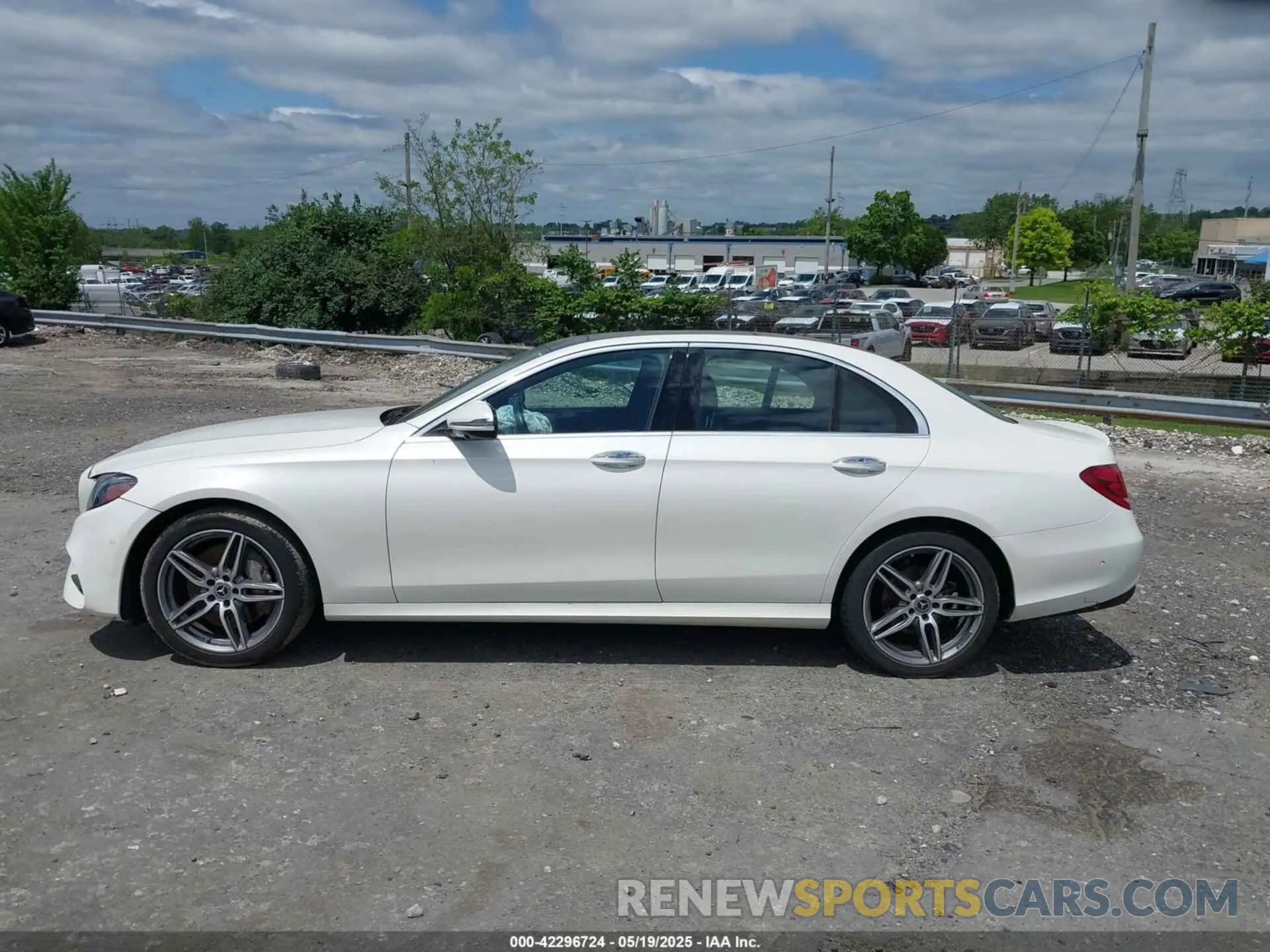14 Photograph of a damaged car WDDZF4KB3KA525715 MERCEDES-BENZ E 300 2019