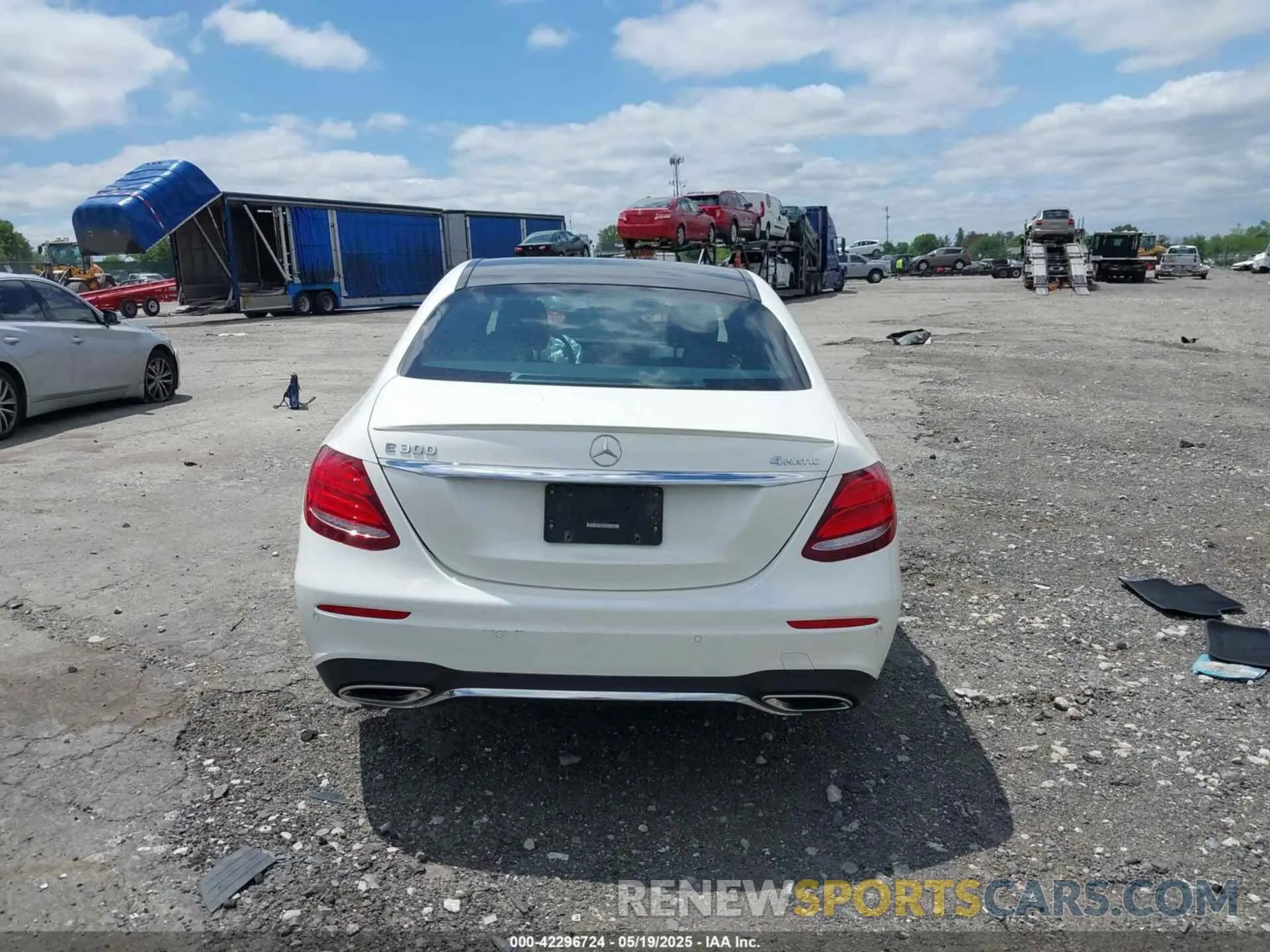 16 Photograph of a damaged car WDDZF4KB3KA525715 MERCEDES-BENZ E 300 2019