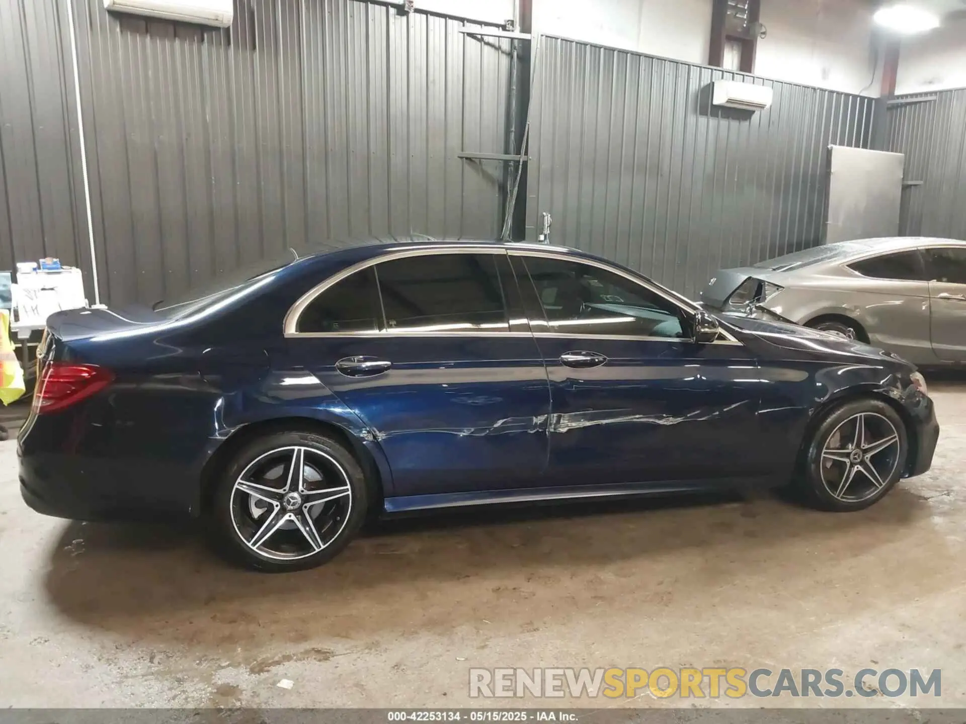 6 Photograph of a damaged car WDDZF4KB5KA563057 MERCEDES-BENZ E 300 2019