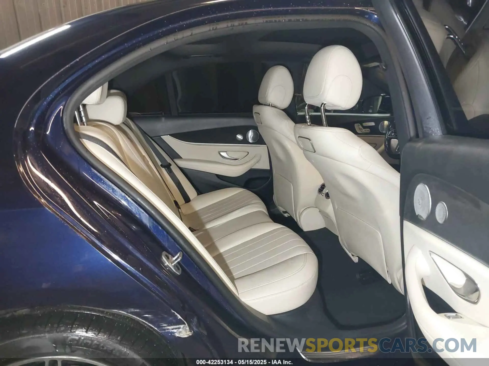 8 Photograph of a damaged car WDDZF4KB5KA563057 MERCEDES-BENZ E 300 2019