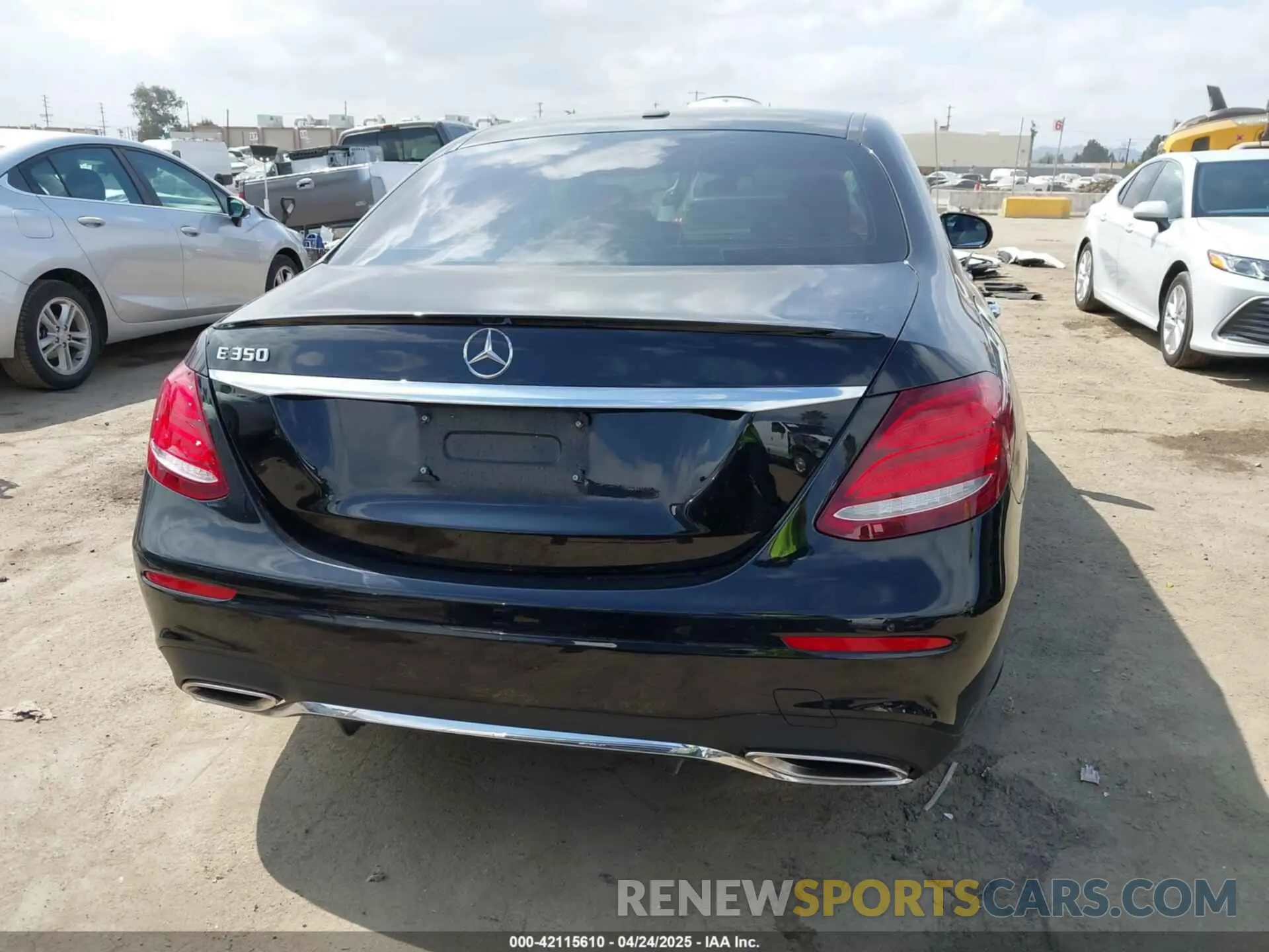 17 Photograph of a damaged car W1KZF8DB6LA845682 MERCEDES-BENZ E 350 2020