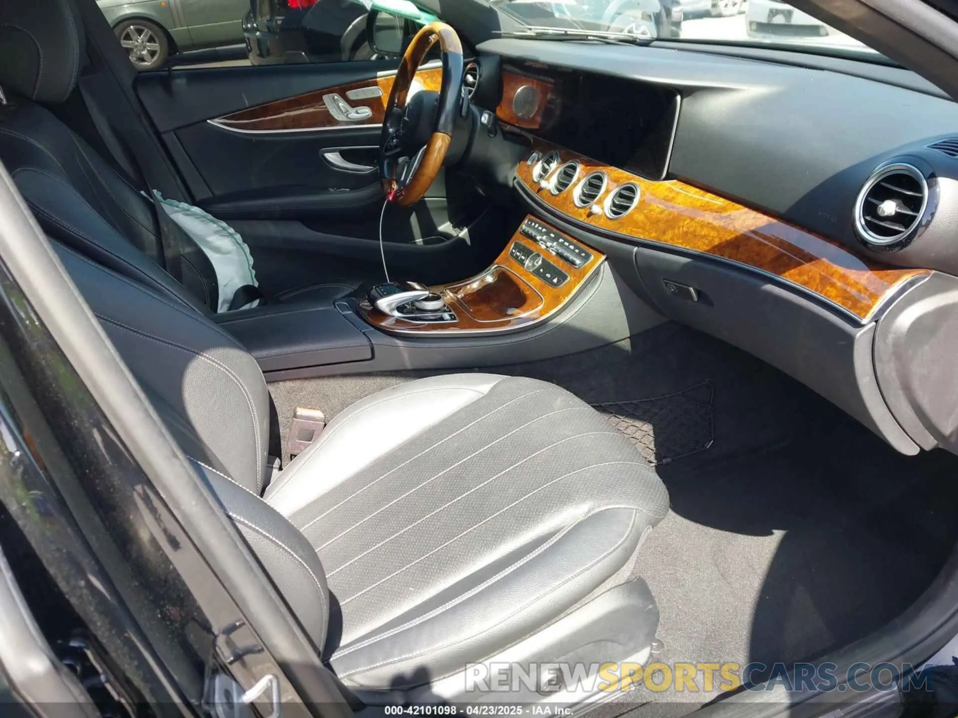 5 Фотография поврежденного автомобиля W1KZF8DB8LA827586 MERCEDES-BENZ E 350 2020