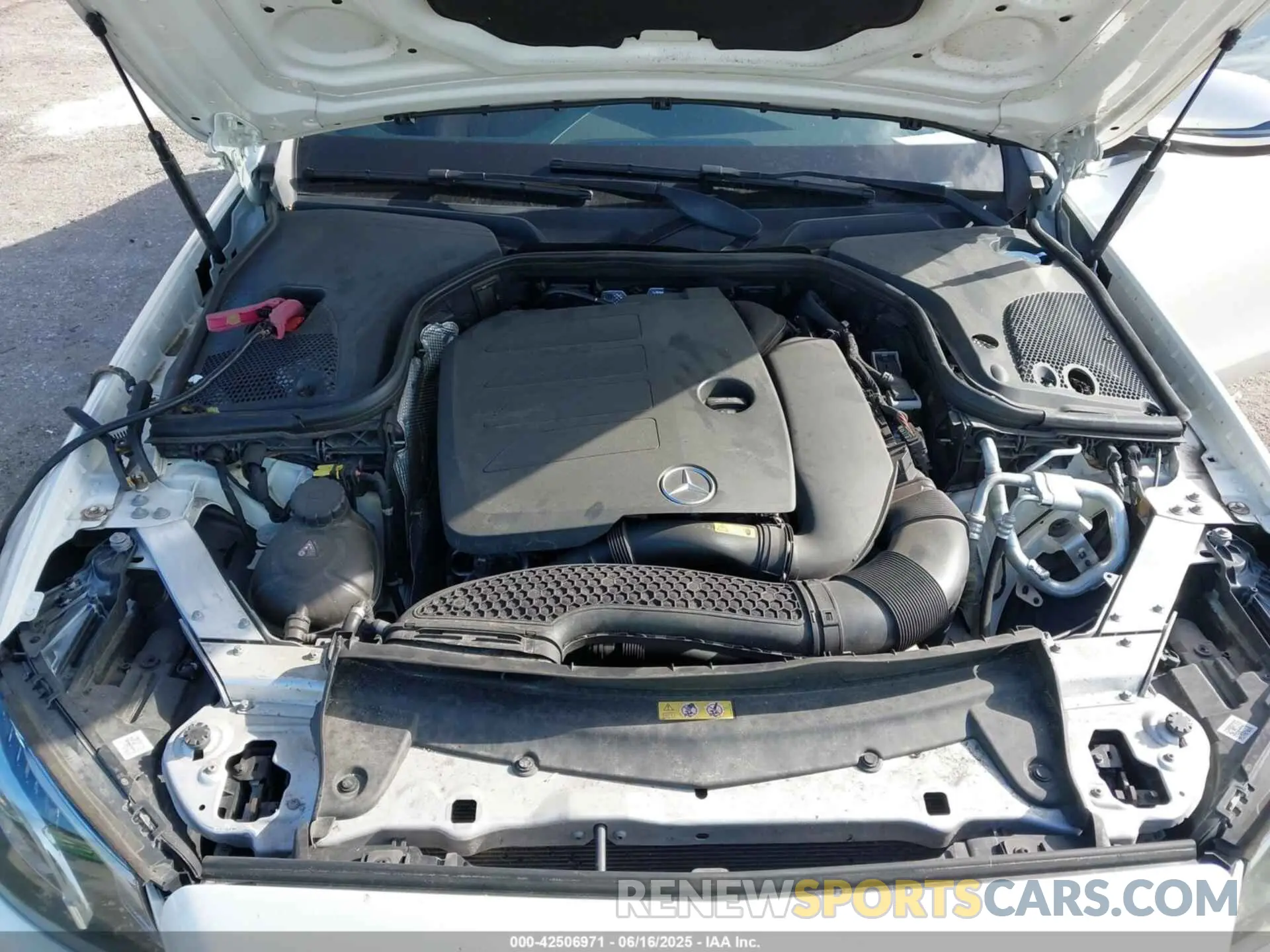 10 Photograph of a damaged car WDDZF8DB4LA742910 MERCEDES-BENZ E 350 2020