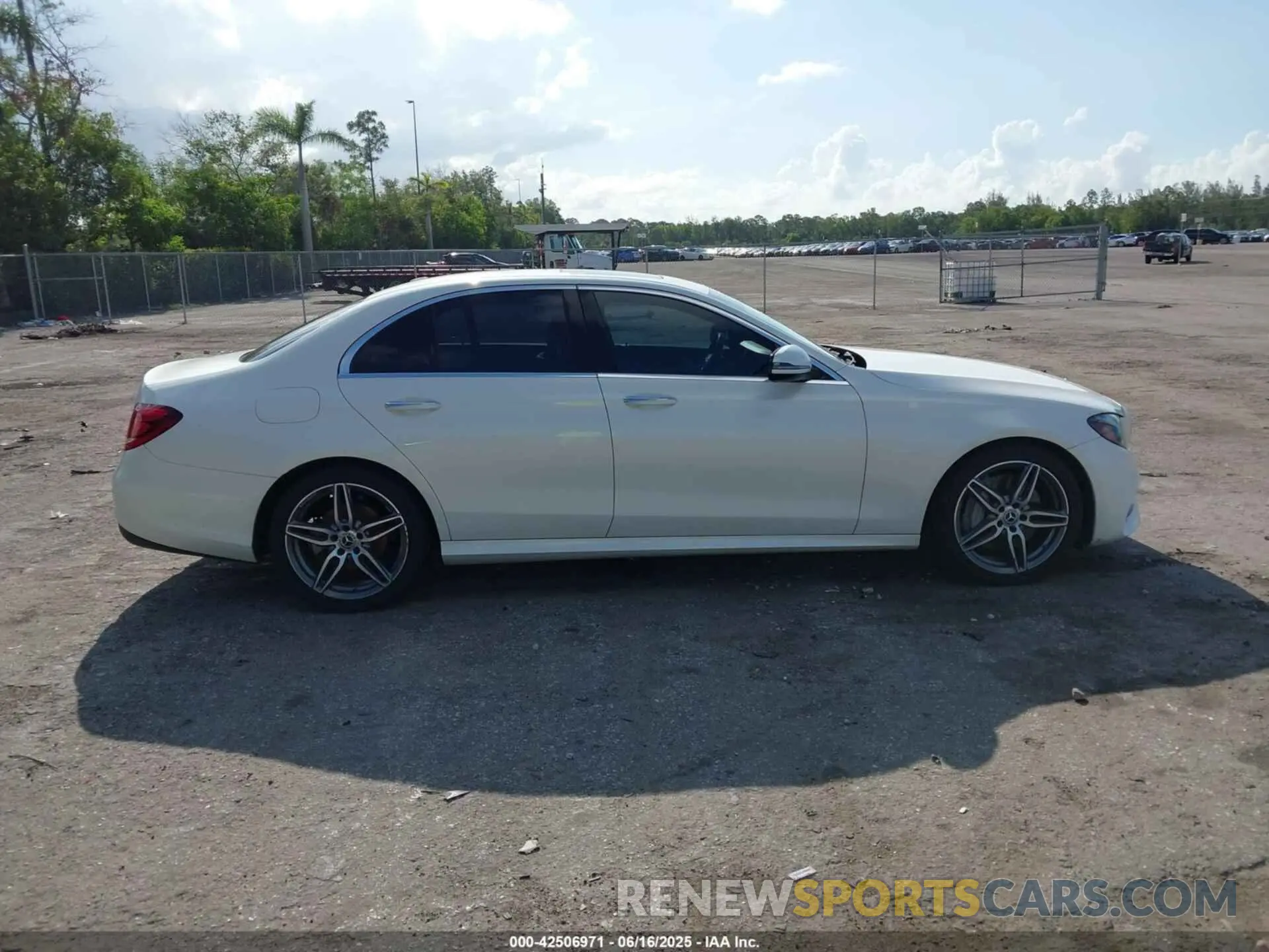 14 Photograph of a damaged car WDDZF8DB4LA742910 MERCEDES-BENZ E 350 2020