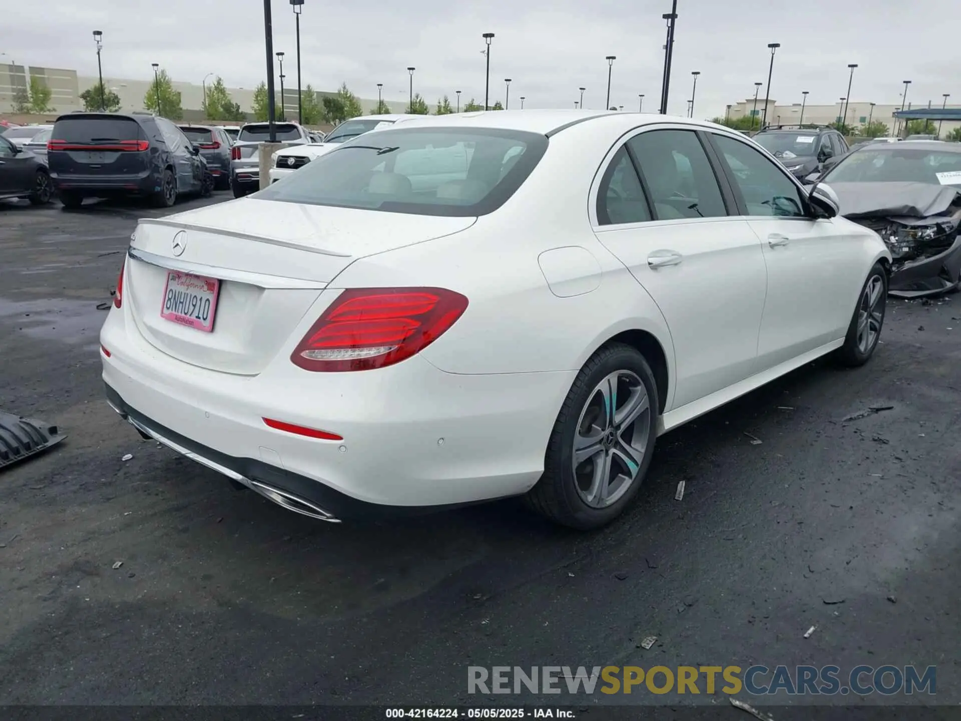 4 Photograph of a damaged car WDDZF8DB4LA745452 MERCEDES-BENZ E 350 2020