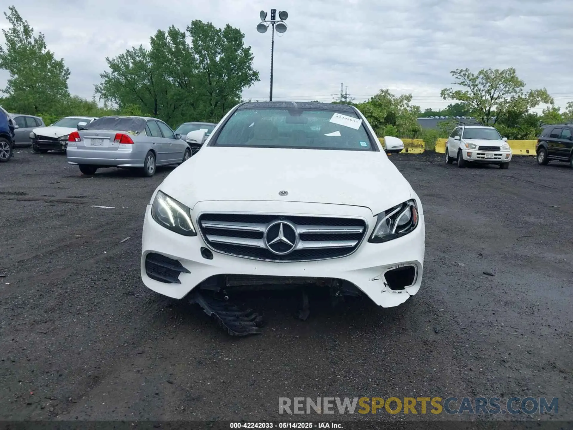 12 Photograph of a damaged car WDDZF8EB1LA721611 MERCEDES-BENZ E 350 2020