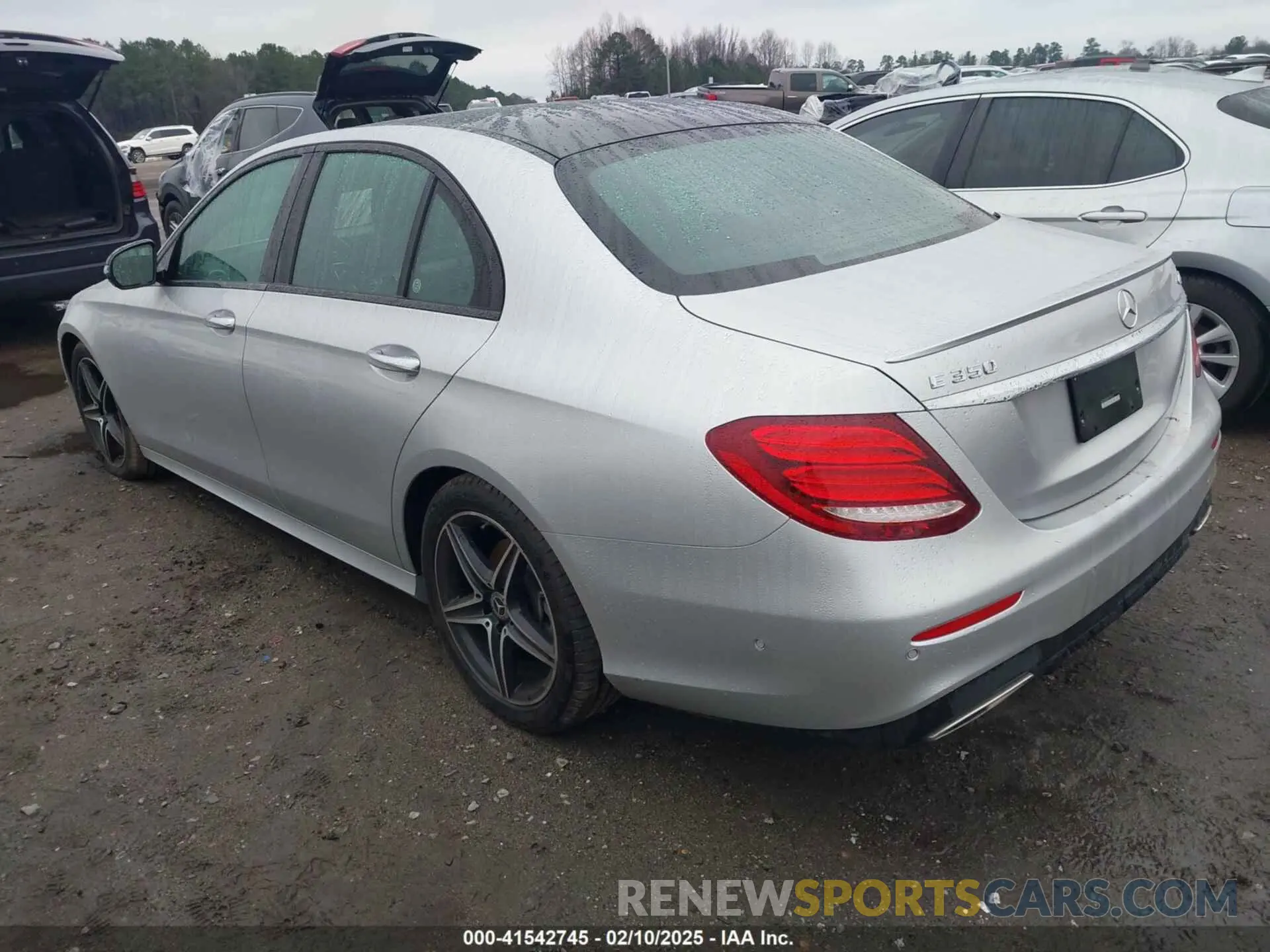 3 Photograph of a damaged car WDDZF8EB5LA733034 MERCEDES-BENZ E 350 2020