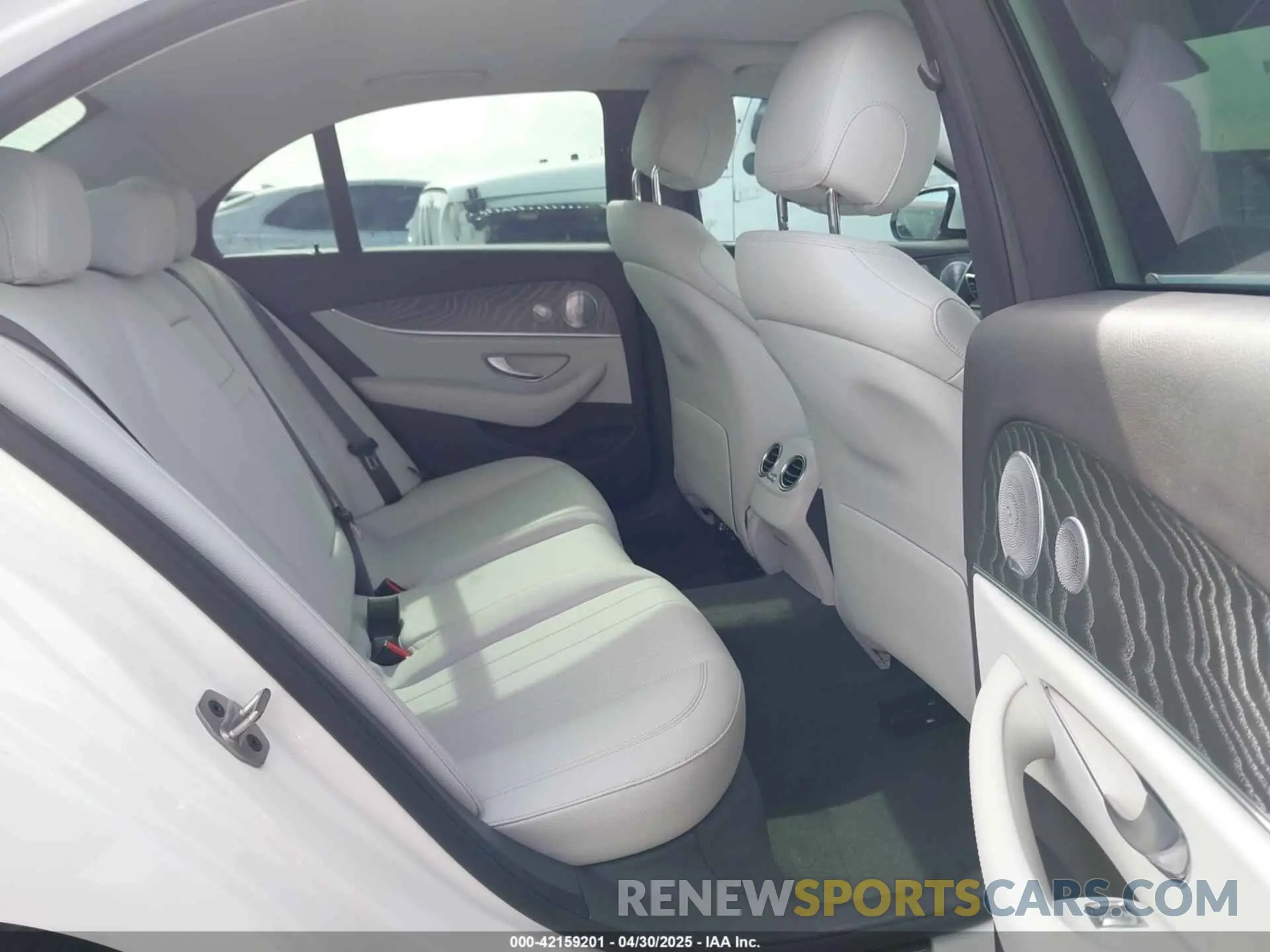 8 Photograph of a damaged car W1KZF8DB0MA874452 MERCEDES-BENZ E 350 2021