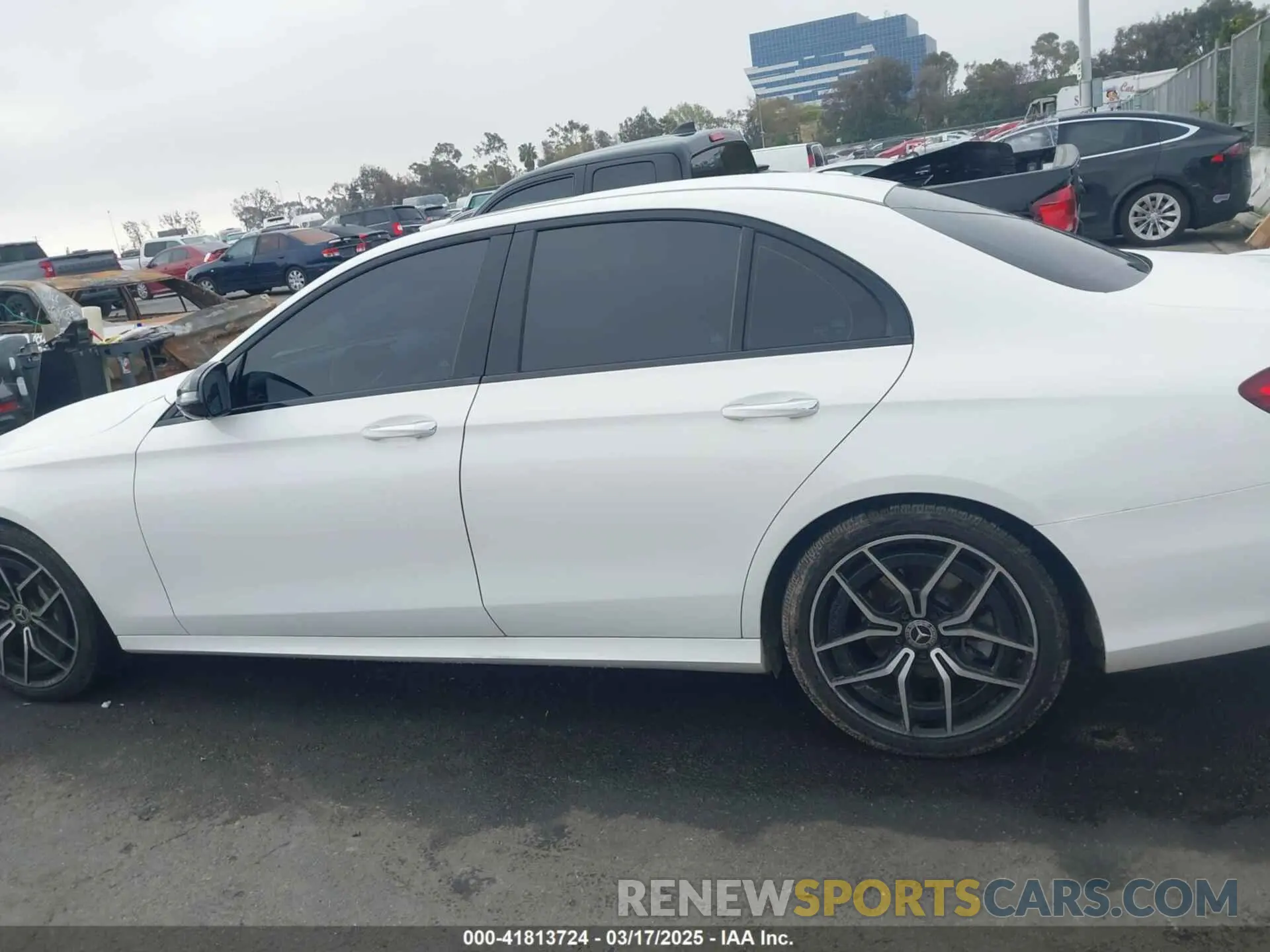 15 Photograph of a damaged car W1KZF8DB0MA924251 MERCEDES-BENZ E 350 2021