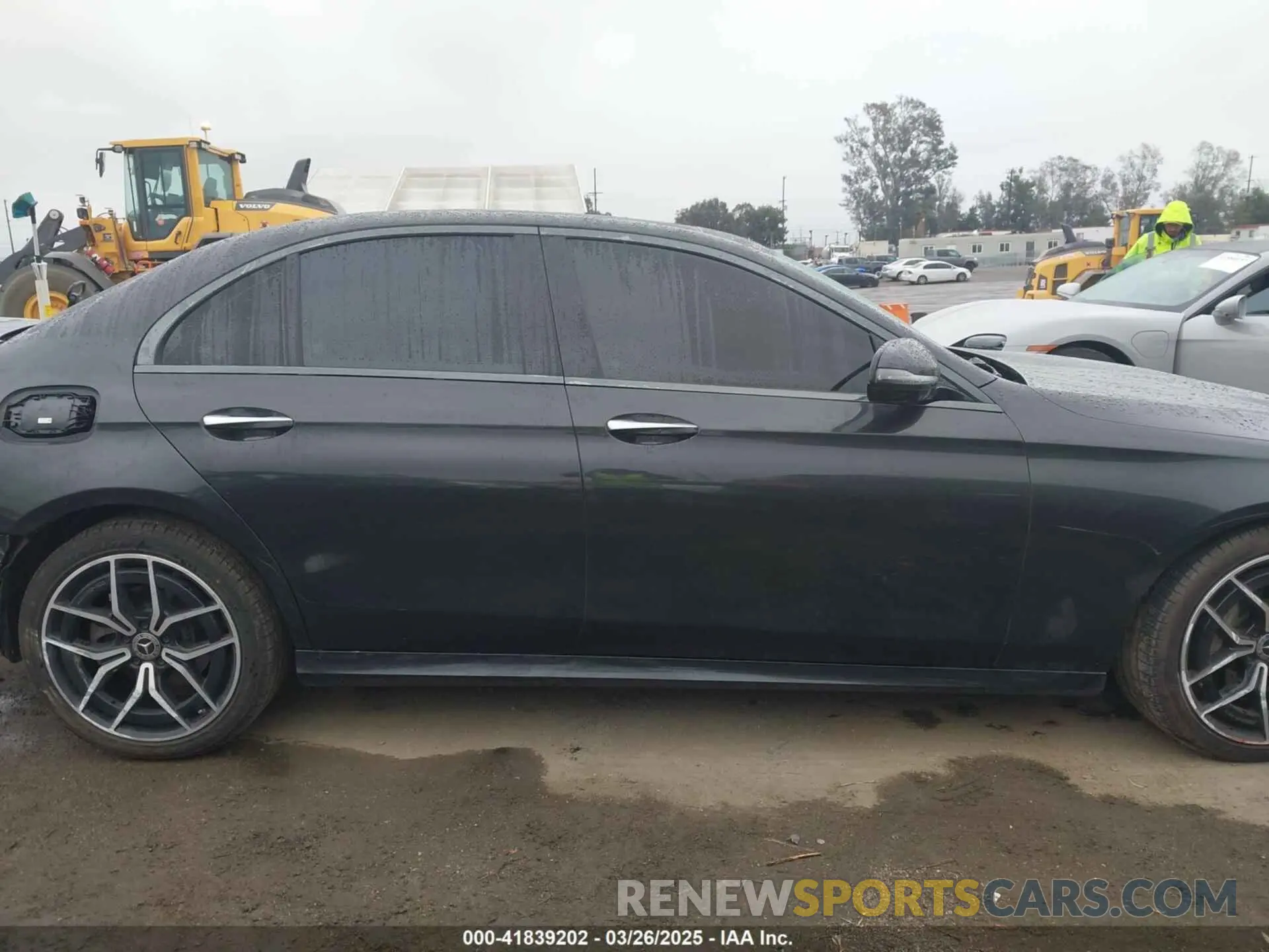 14 Photograph of a damaged car W1KZF8DBXMA922376 MERCEDES-BENZ E 350 2021