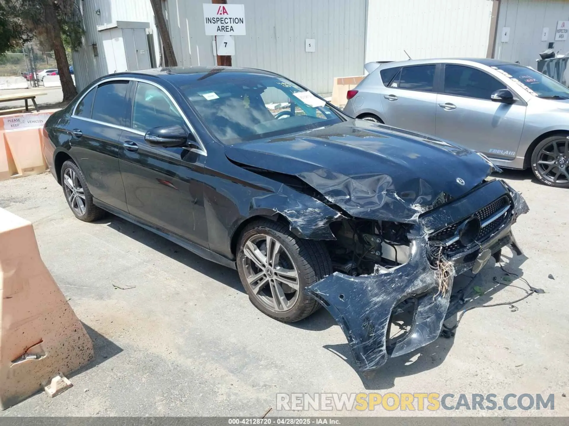 1 Photograph of a damaged car W1KZF8DB2NB063957 MERCEDES-BENZ E 350 2022
