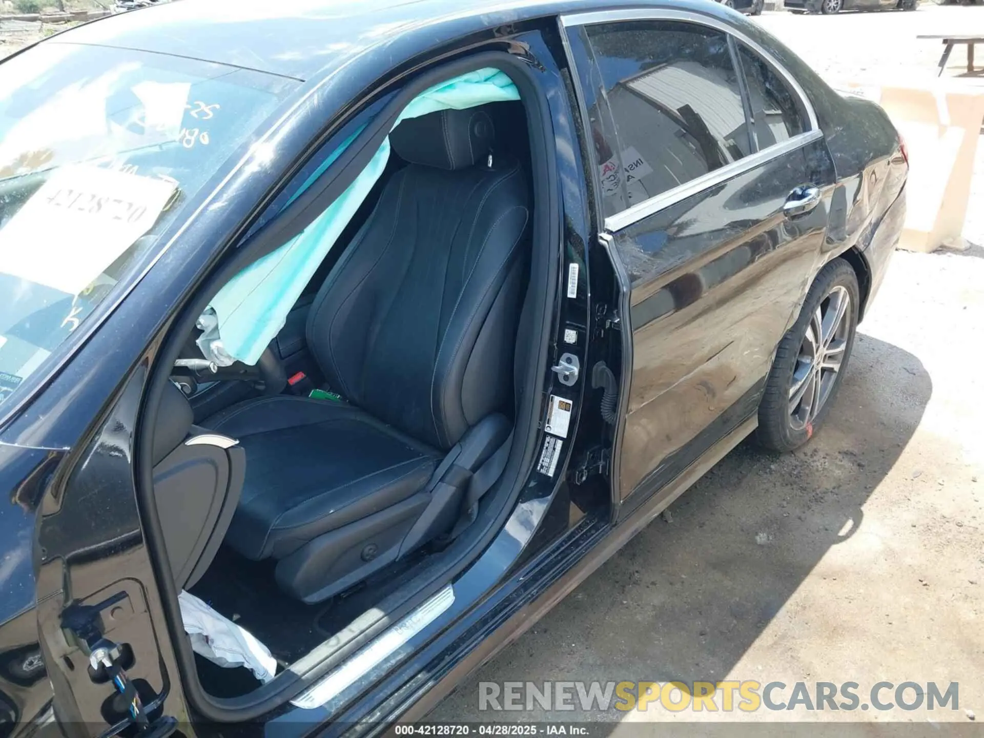 17 Photograph of a damaged car W1KZF8DB2NB063957 MERCEDES-BENZ E 350 2022
