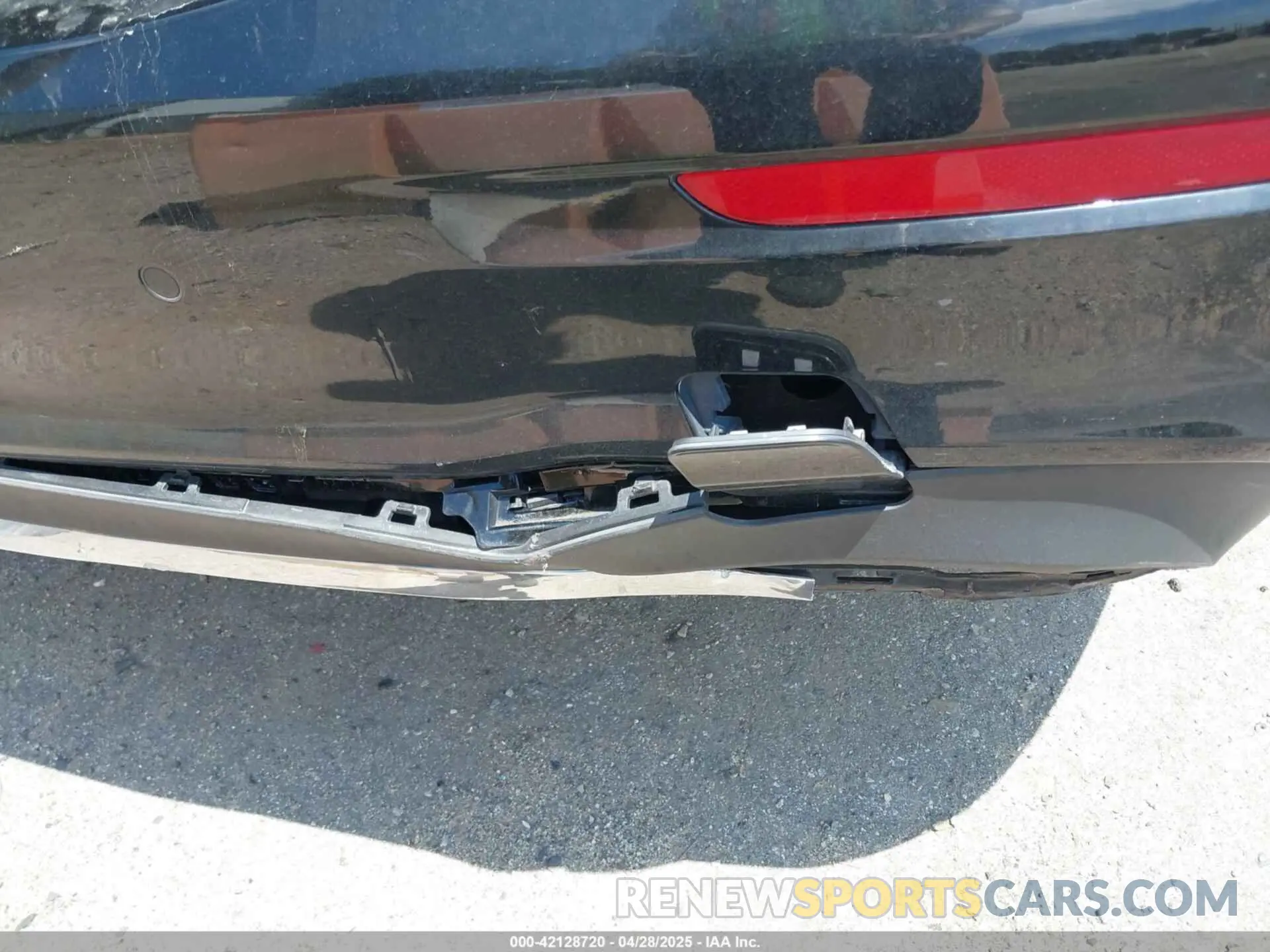 19 Photograph of a damaged car W1KZF8DB2NB063957 MERCEDES-BENZ E 350 2022
