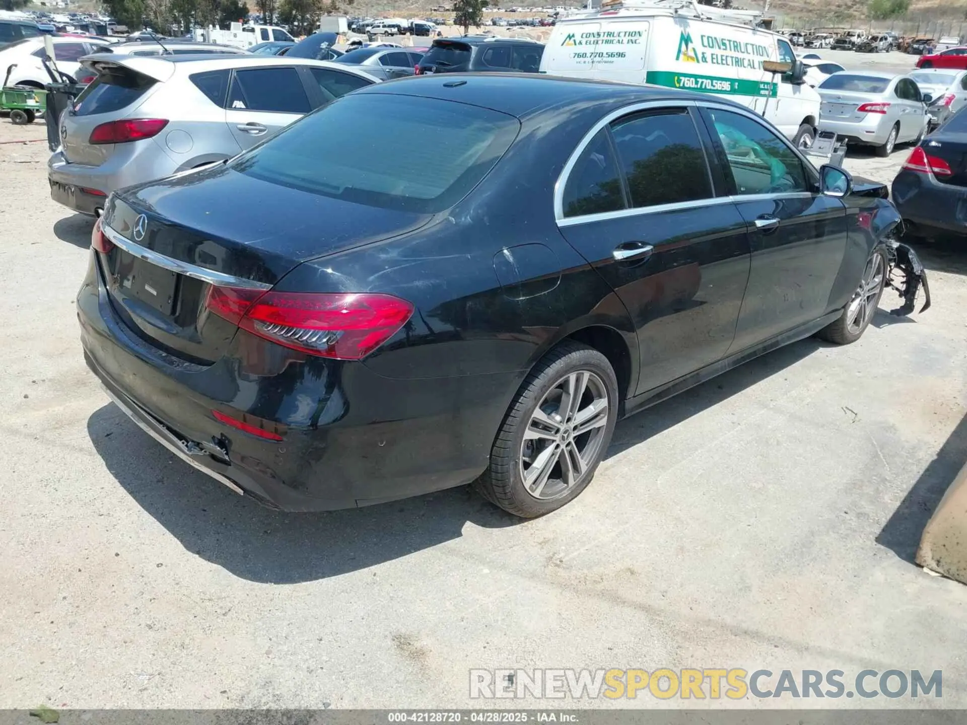 4 Photograph of a damaged car W1KZF8DB2NB063957 MERCEDES-BENZ E 350 2022
