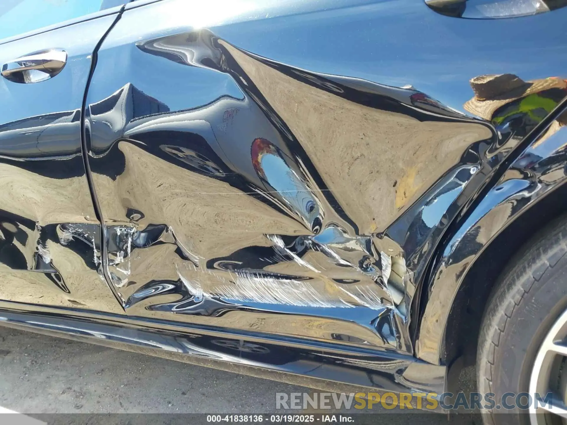 19 Photograph of a damaged car W1KZF8DB6NB056672 MERCEDES-BENZ E 350 2022
