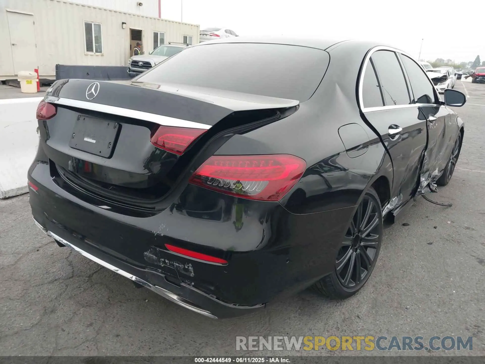 17 Фотография поврежденного автомобиля W1KZF8DB8NB025066 MERCEDES-BENZ E 350 2022