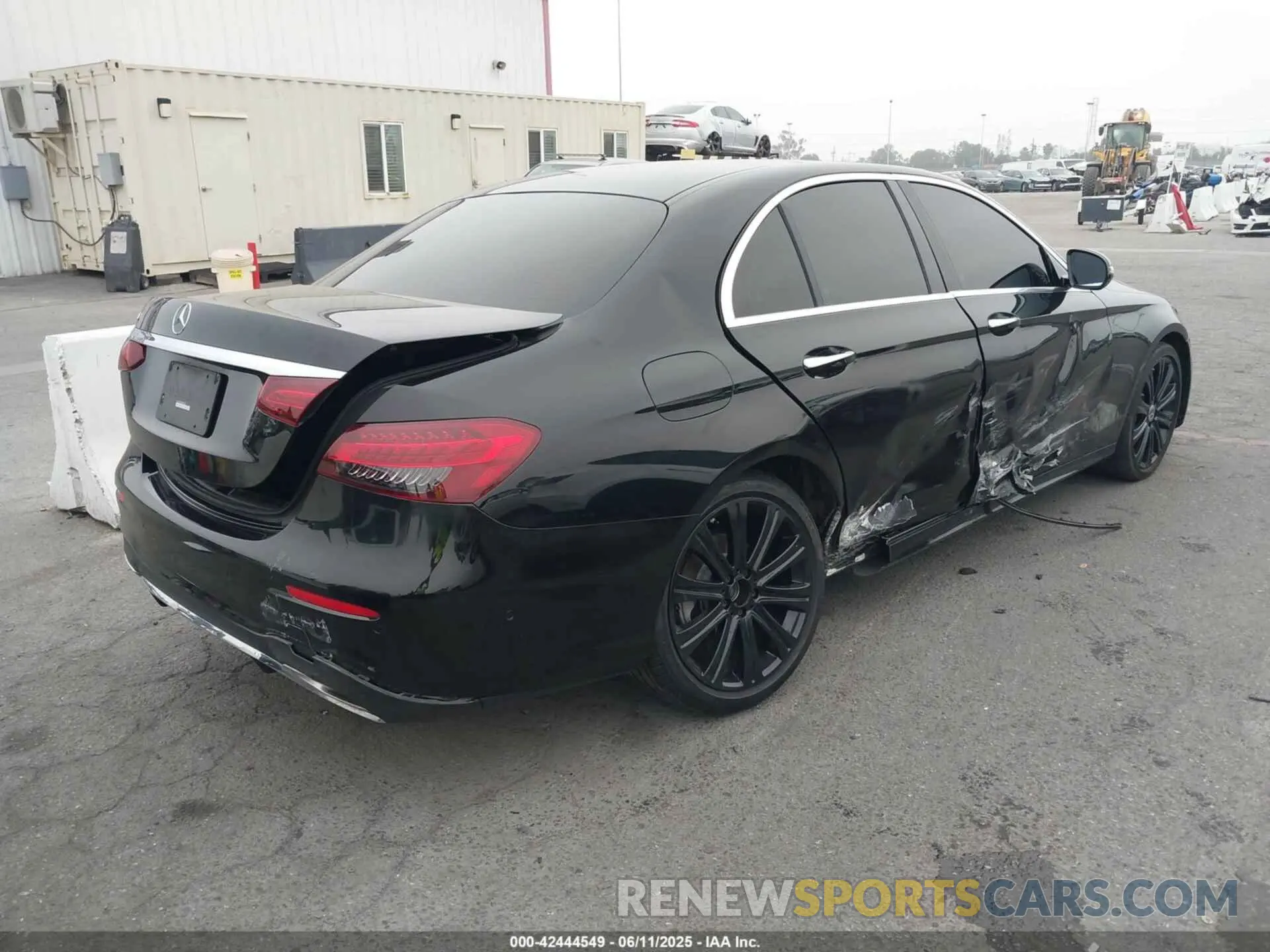 4 Фотография поврежденного автомобиля W1KZF8DB8NB025066 MERCEDES-BENZ E 350 2022