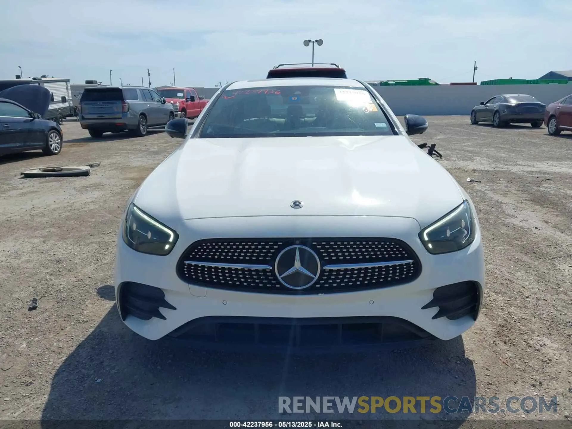 12 Photograph of a damaged car W1KZF8DB9NB022628 MERCEDES-BENZ E 350 2022