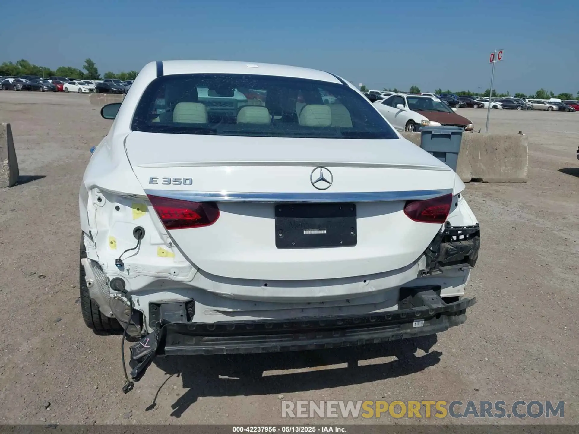 16 Photograph of a damaged car W1KZF8DB9NB022628 MERCEDES-BENZ E 350 2022