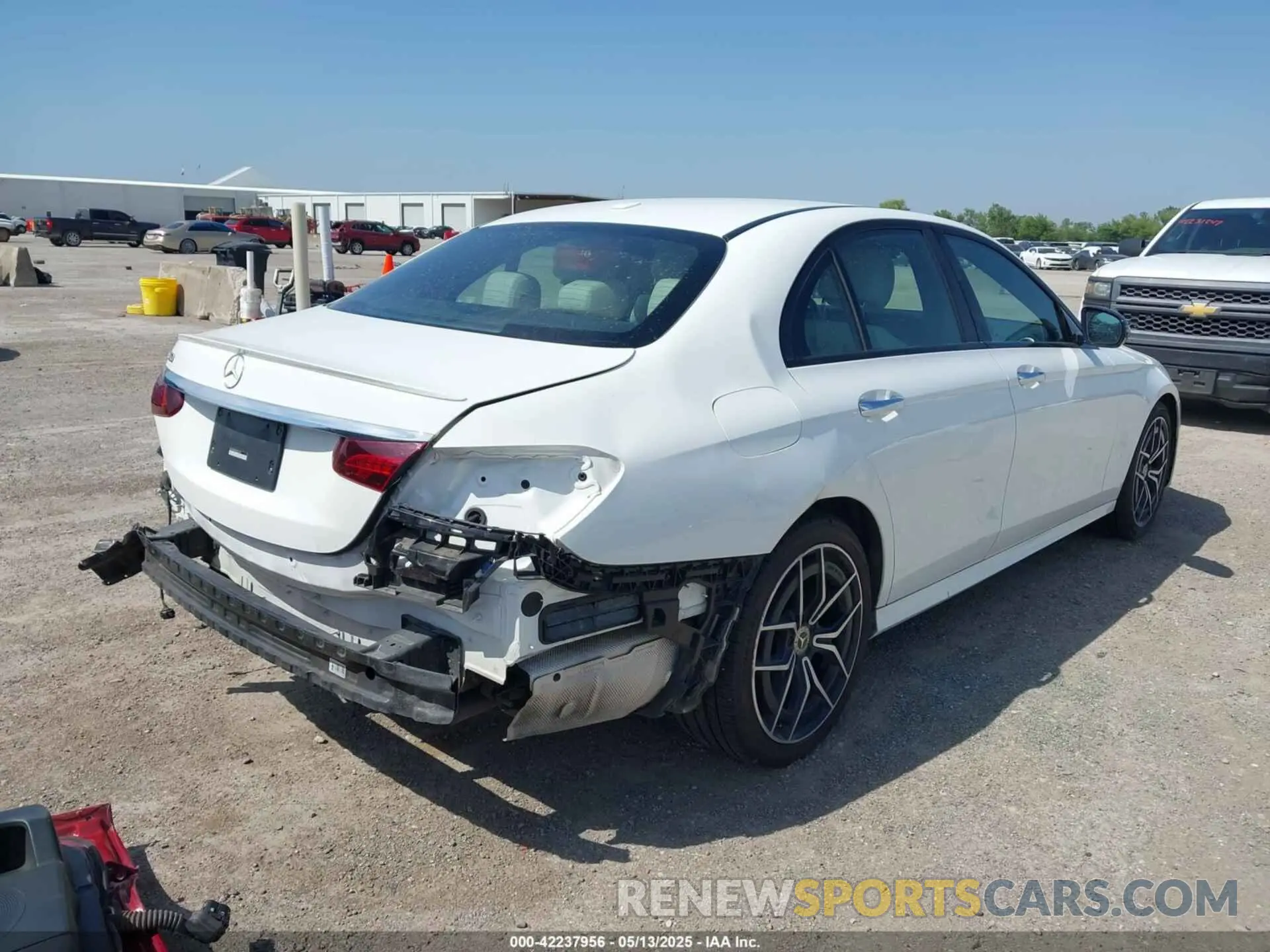 4 Photograph of a damaged car W1KZF8DB9NB022628 MERCEDES-BENZ E 350 2022