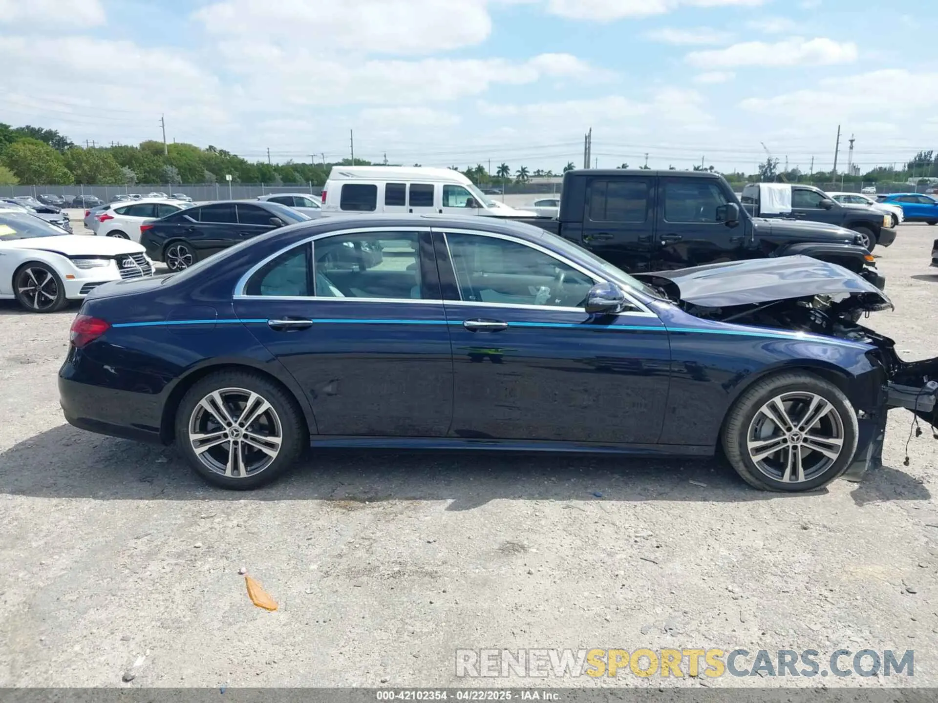 14 Photograph of a damaged car W1KZF8DBXNB049580 MERCEDES-BENZ E 350 2022