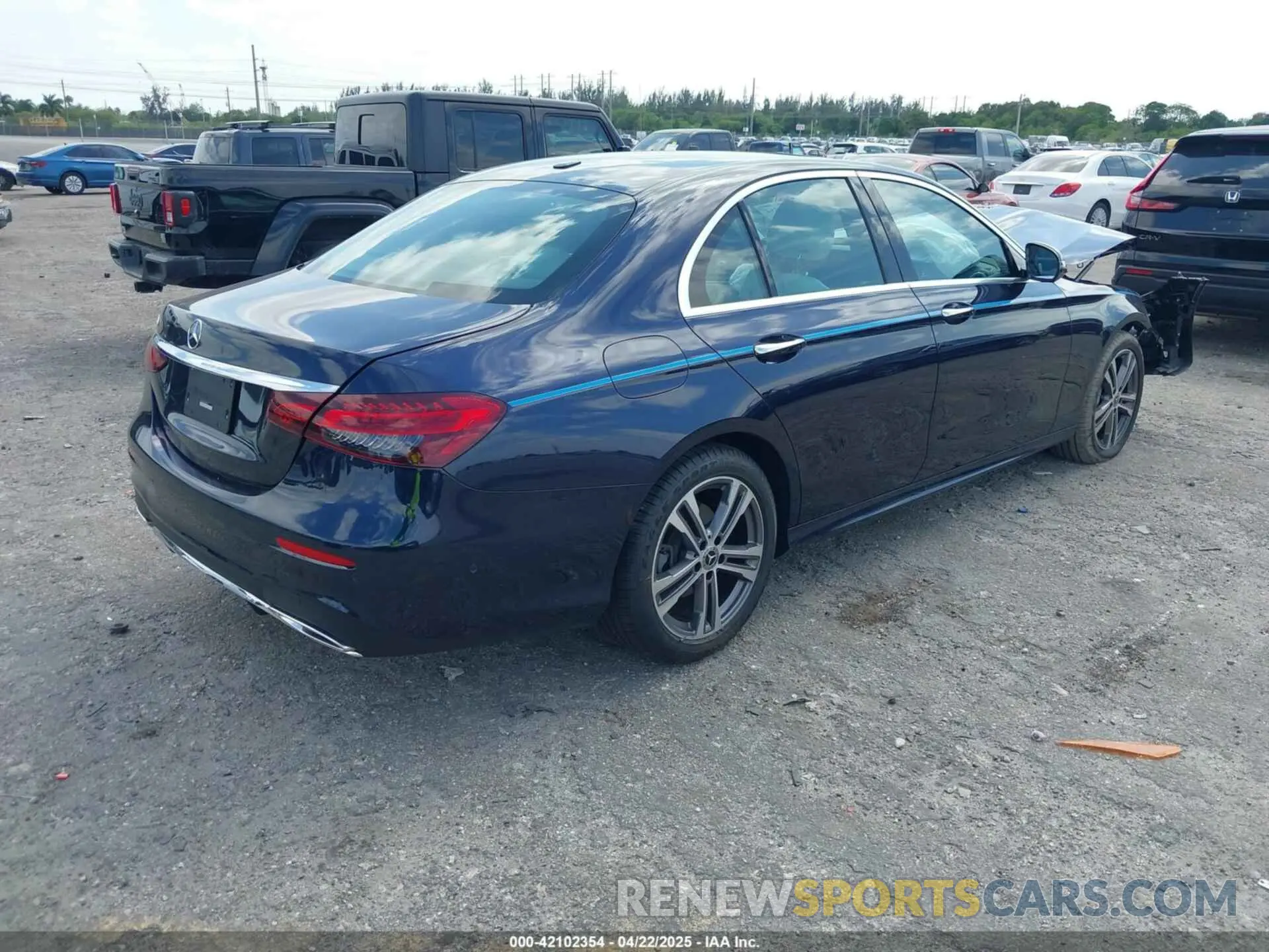 4 Photograph of a damaged car W1KZF8DBXNB049580 MERCEDES-BENZ E 350 2022