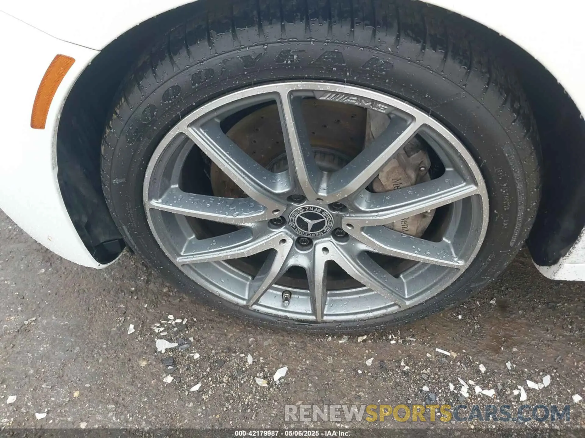 11 Photograph of a damaged car W1KZF8EB6PB119187 MERCEDES-BENZ E 350 2023
