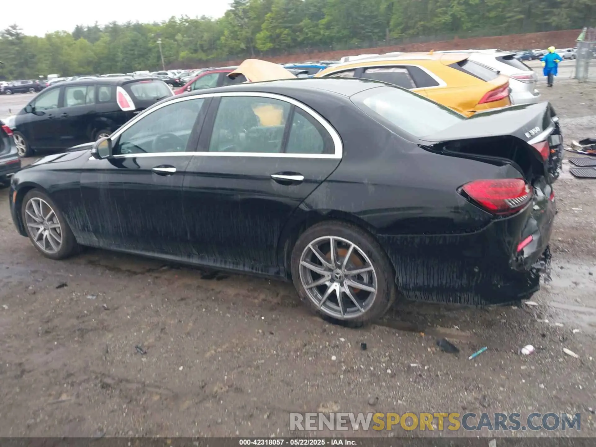 14 Photograph of a damaged car W1KZF8EBXPB187539 MERCEDES-BENZ E 350 2023