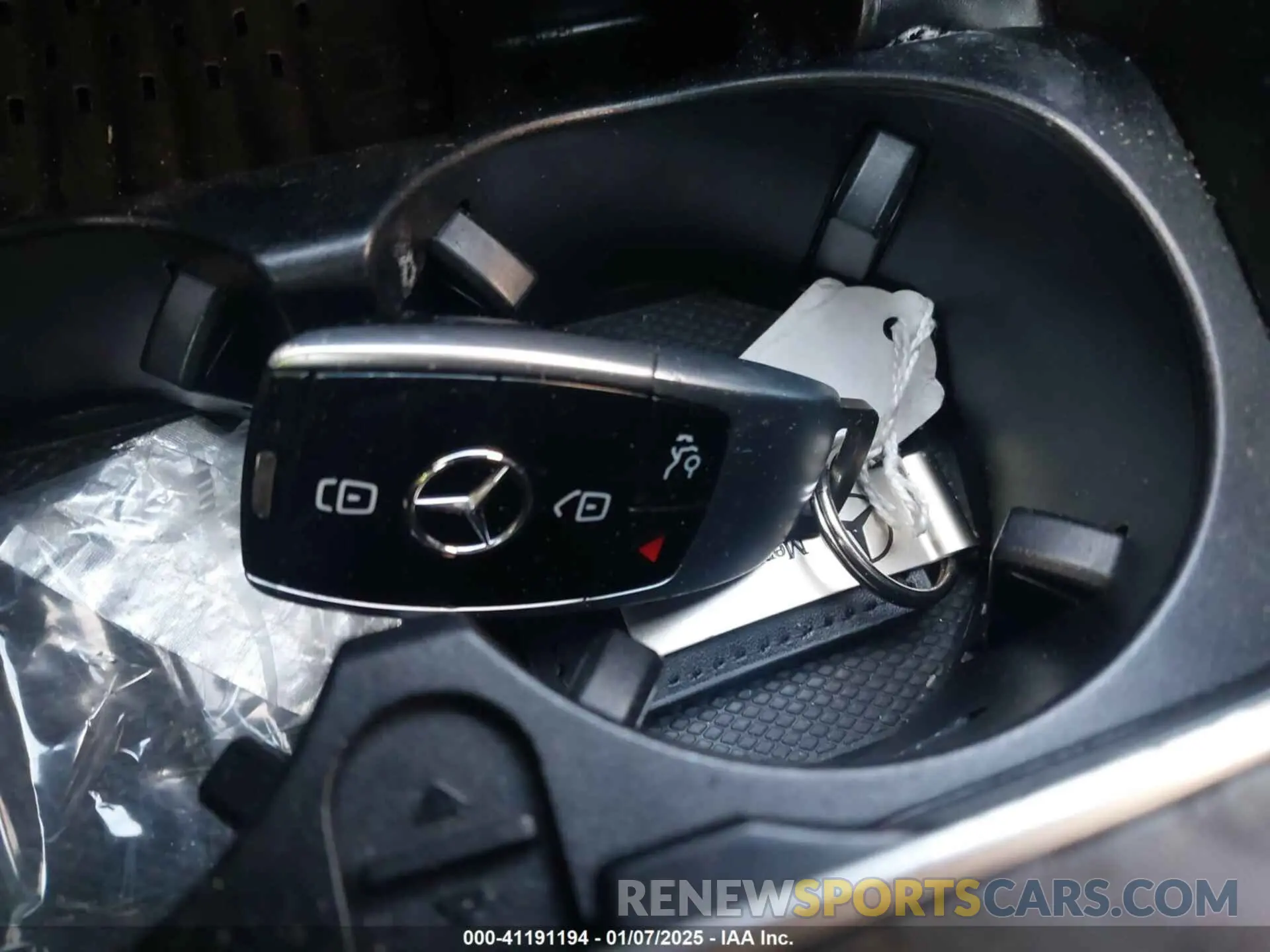 11 Photograph of a damaged car W1KZF6JB1LA806636 MERCEDES-BENZ E 450 2020