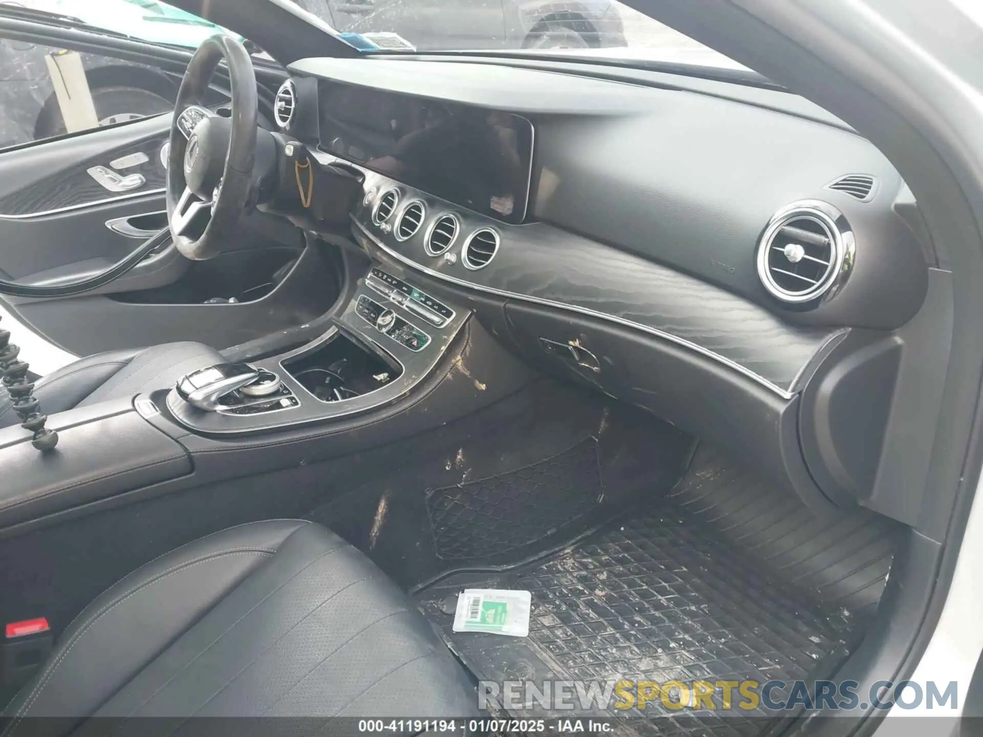 5 Photograph of a damaged car W1KZF6JB1LA806636 MERCEDES-BENZ E 450 2020