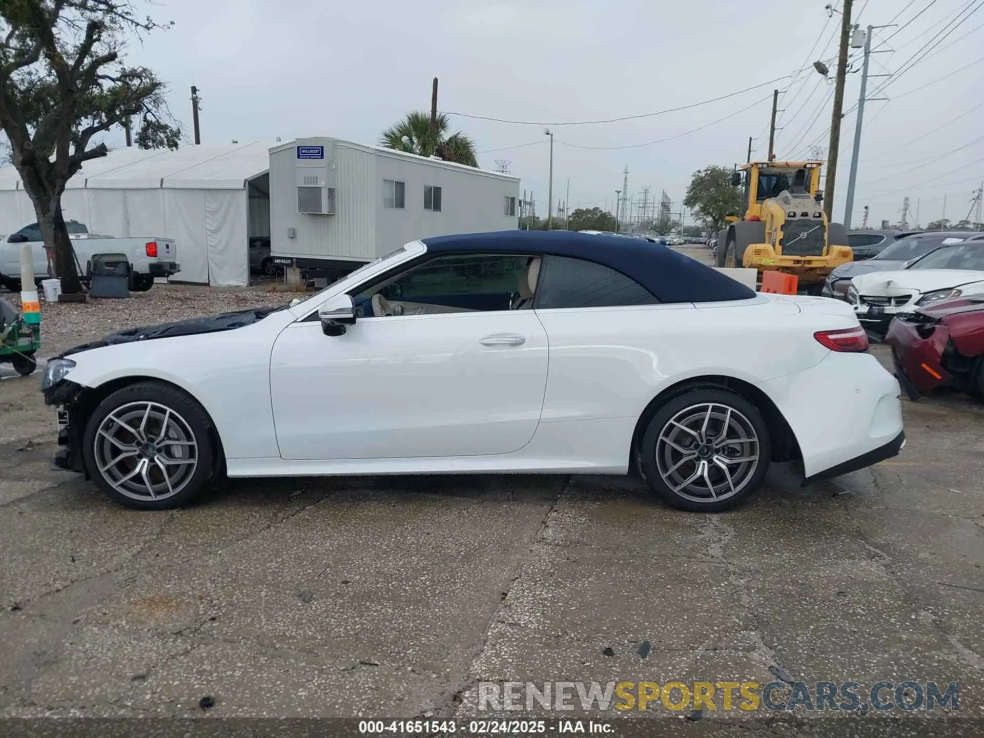 14 Photograph of a damaged car W1K1K5KB0PF208127 MERCEDES-BENZ E 450 2023