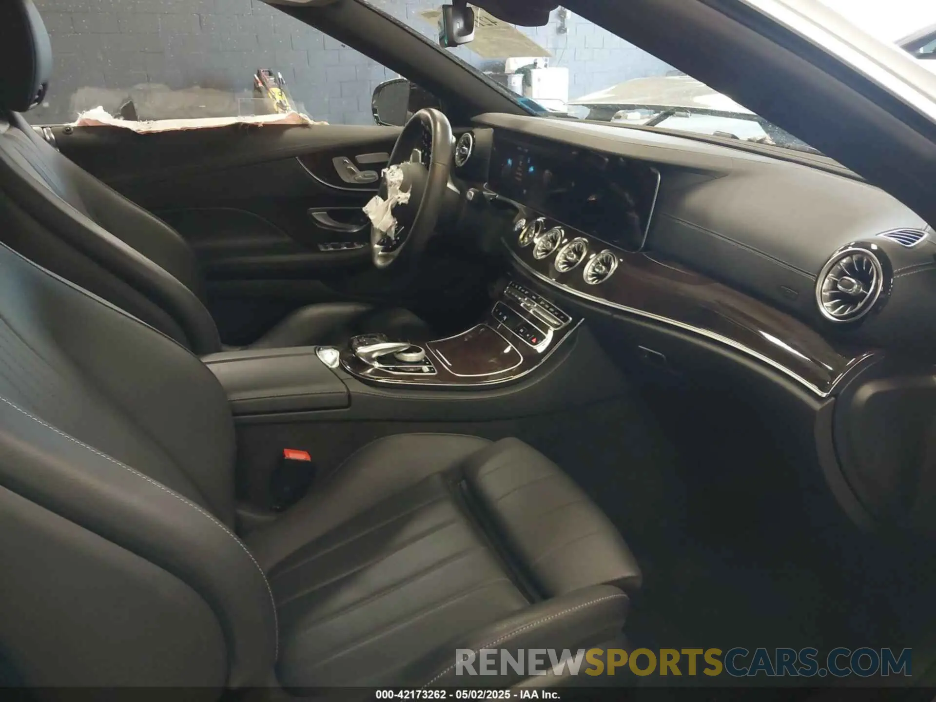 5 Photograph of a damaged car W1K1K5KB8PF204178 MERCEDES-BENZ E 450 2023