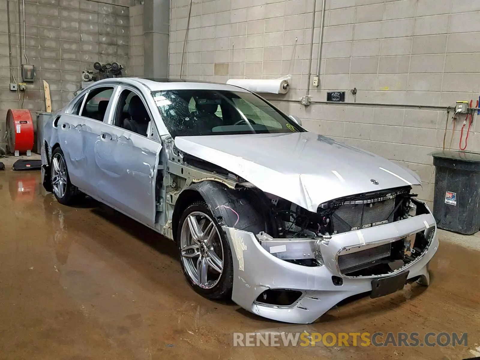 1 Photograph of a damaged car WDDZF6JB6KA518206 MERCEDES-BENZ E 450 4MAT 2019