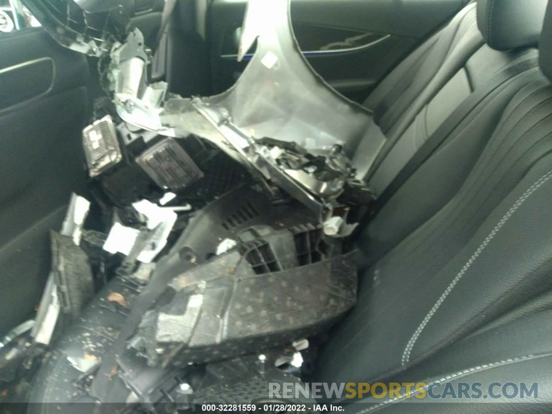 8 Photograph of a damaged car WDDZF4JB0KA515483 MERCEDES-BENZ E-CLASS 2019