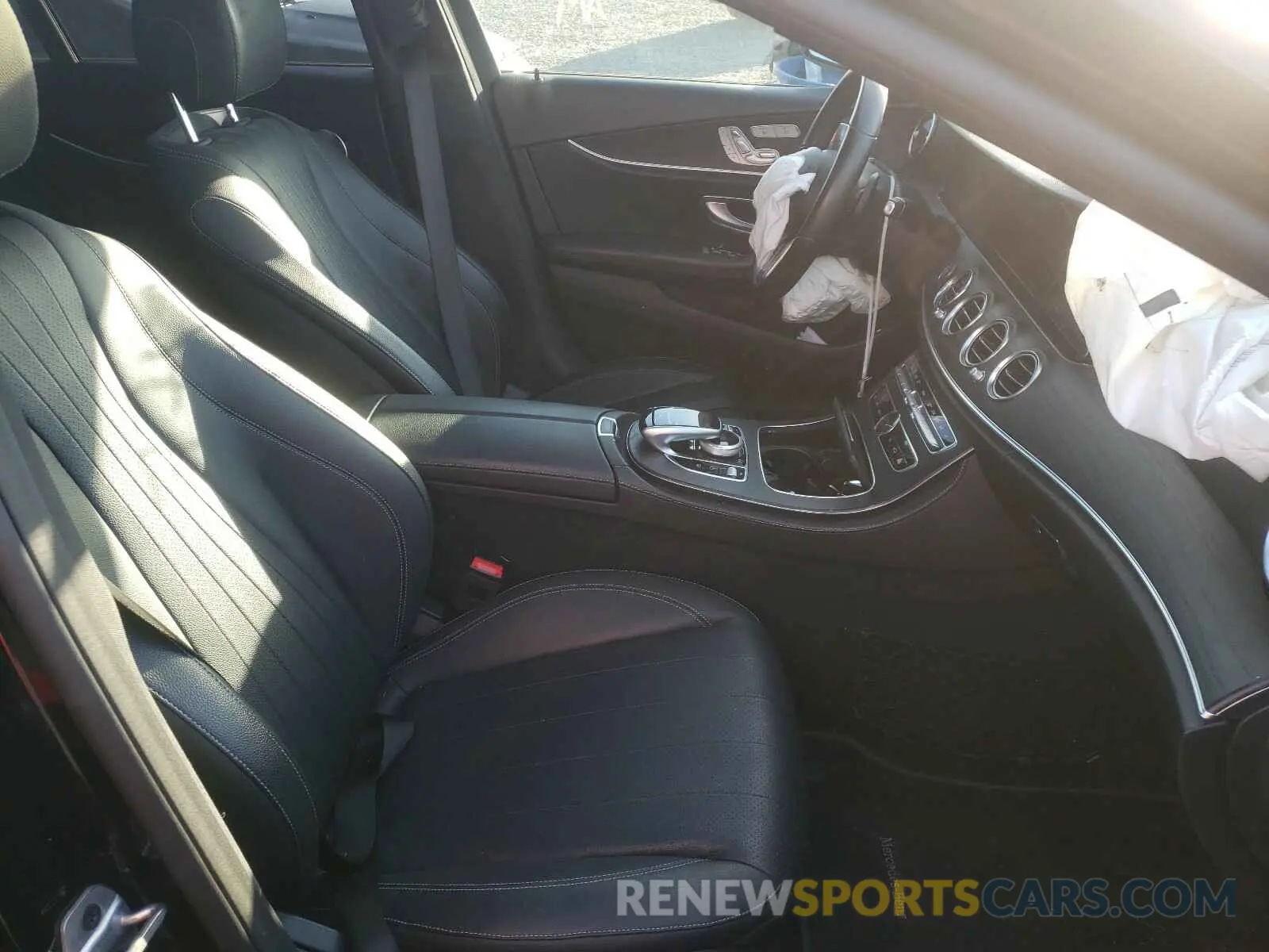 5 Photograph of a damaged car WDDZF4JB0KA608732 MERCEDES-BENZ E CLASS 2019