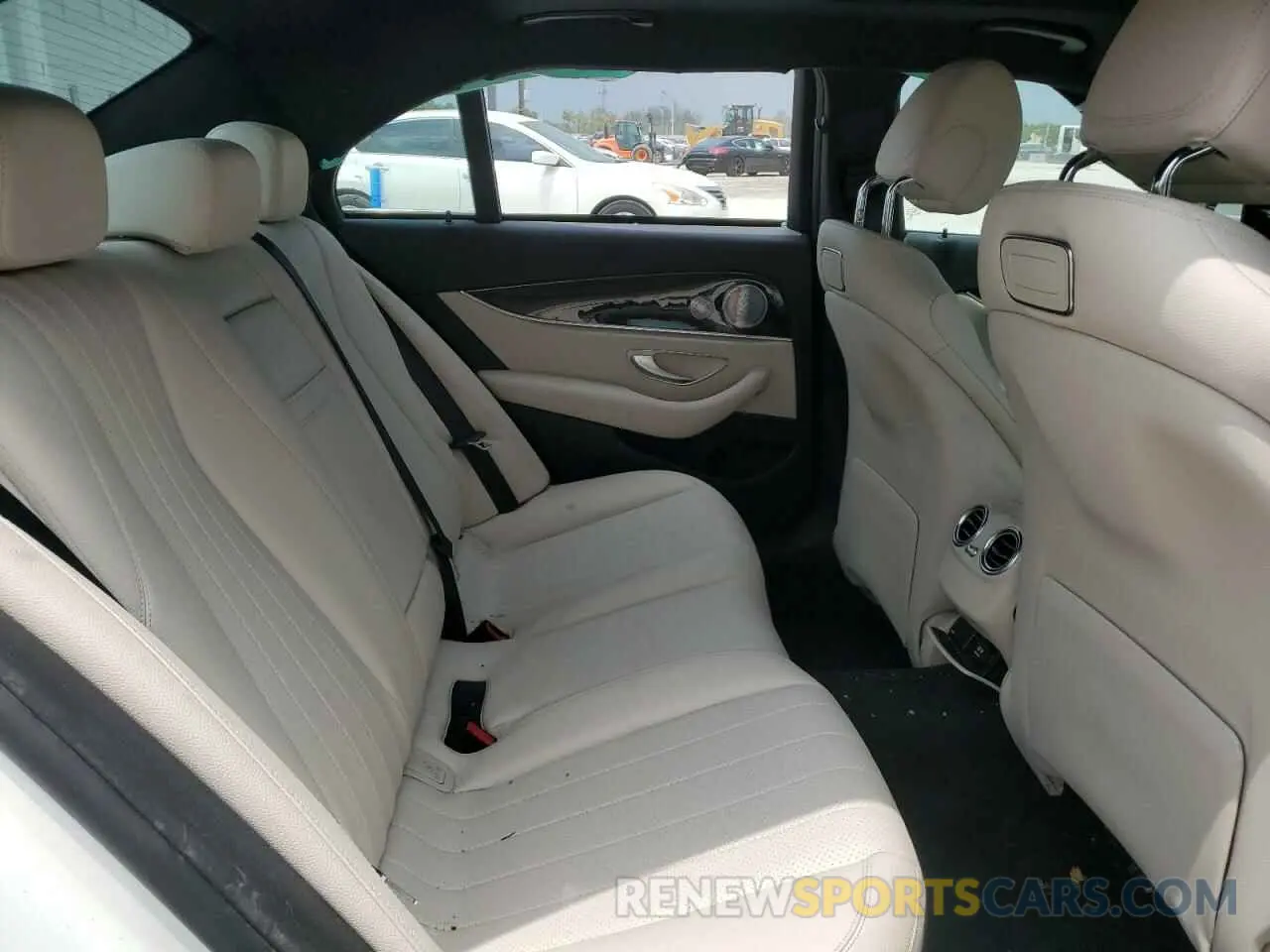 10 Photograph of a damaged car WDDZF4JB1KA573182 MERCEDES-BENZ E-CLASS 2019