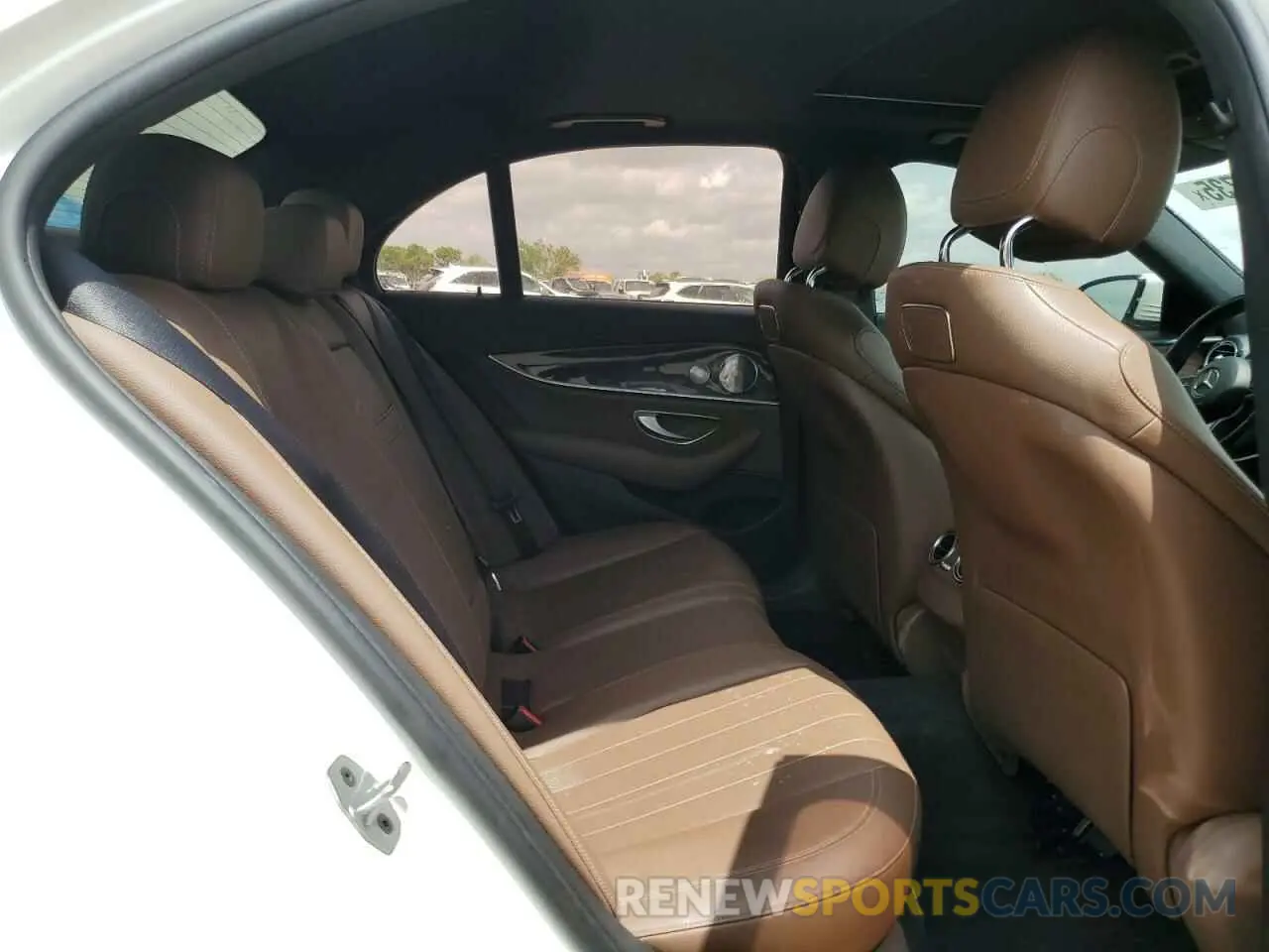 10 Photograph of a damaged car WDDZF4JB1KA679003 MERCEDES-BENZ E-CLASS 2019