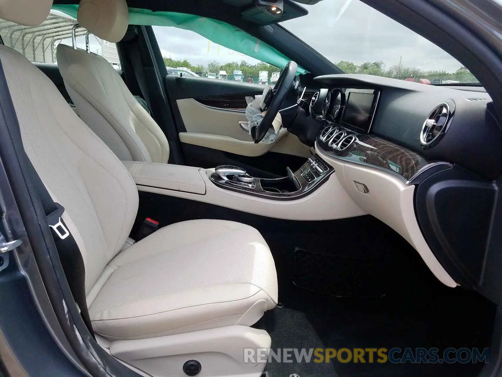 5 Photograph of a damaged car WDDZF4JB2KA545262 MERCEDES-BENZ E CLASS 2019