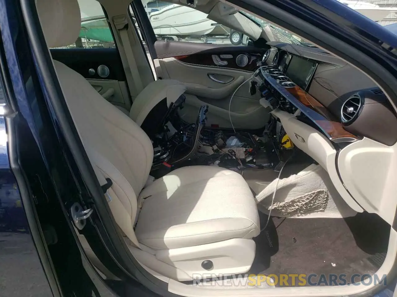 5 Photograph of a damaged car WDDZF4JB2KA593697 MERCEDES-BENZ E-CLASS 2019