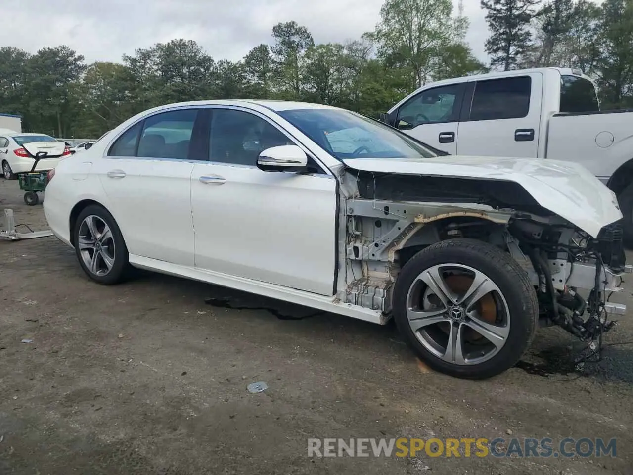 4 Photograph of a damaged car WDDZF4JB2KA635060 MERCEDES-BENZ E-CLASS 2019
