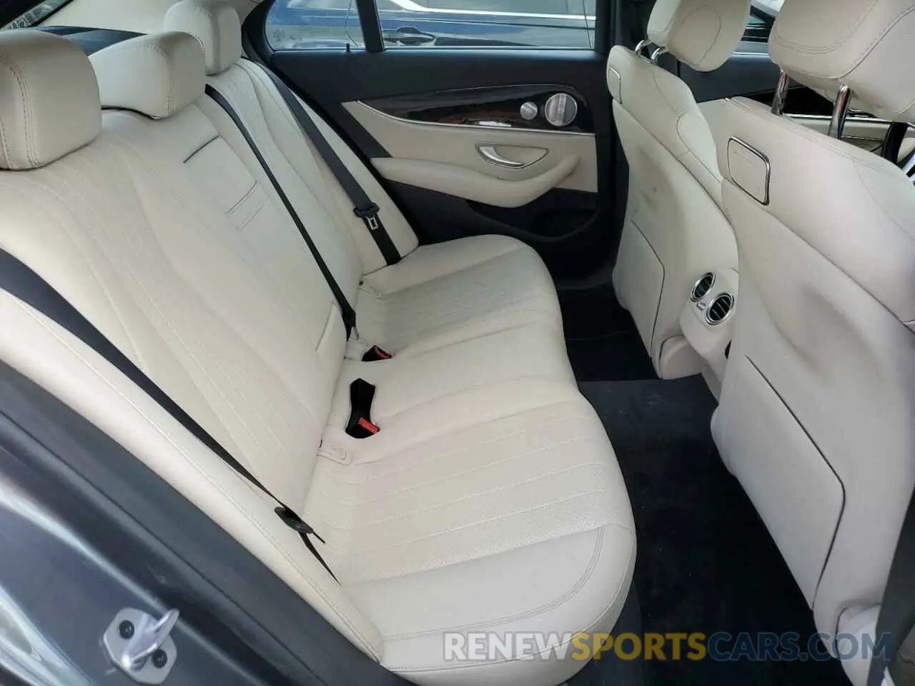 10 Photograph of a damaged car WDDZF4JB7KA592982 MERCEDES-BENZ E-CLASS 2019