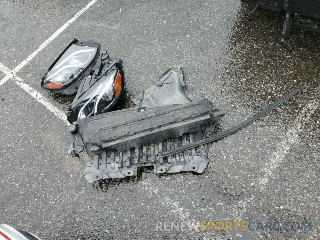 12 Photograph of a damaged car WDDZF4JB8KA527185 MERCEDES-BENZ E-CLASS 2019