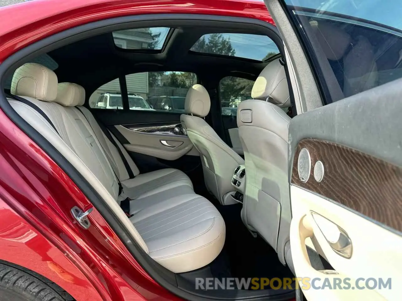 9 Photograph of a damaged car WDDZF4JB8KA586379 MERCEDES-BENZ E-CLASS 2019
