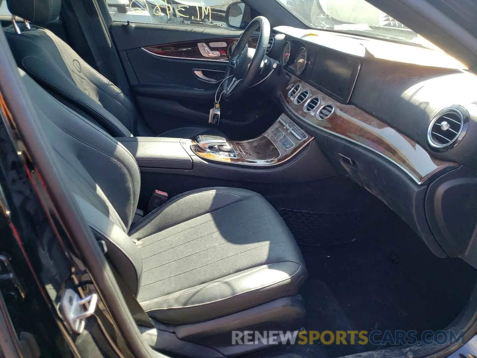 5 Photograph of a damaged car WDDZF4KB6KA554769 MERCEDES-BENZ E CLASS 2019