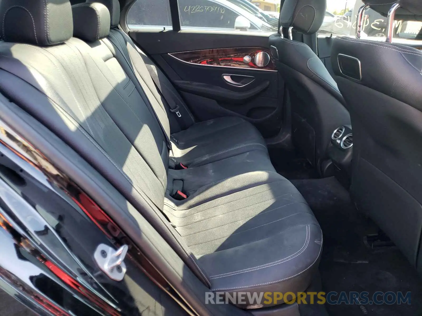 6 Photograph of a damaged car WDDZF4KB6KA554769 MERCEDES-BENZ E CLASS 2019